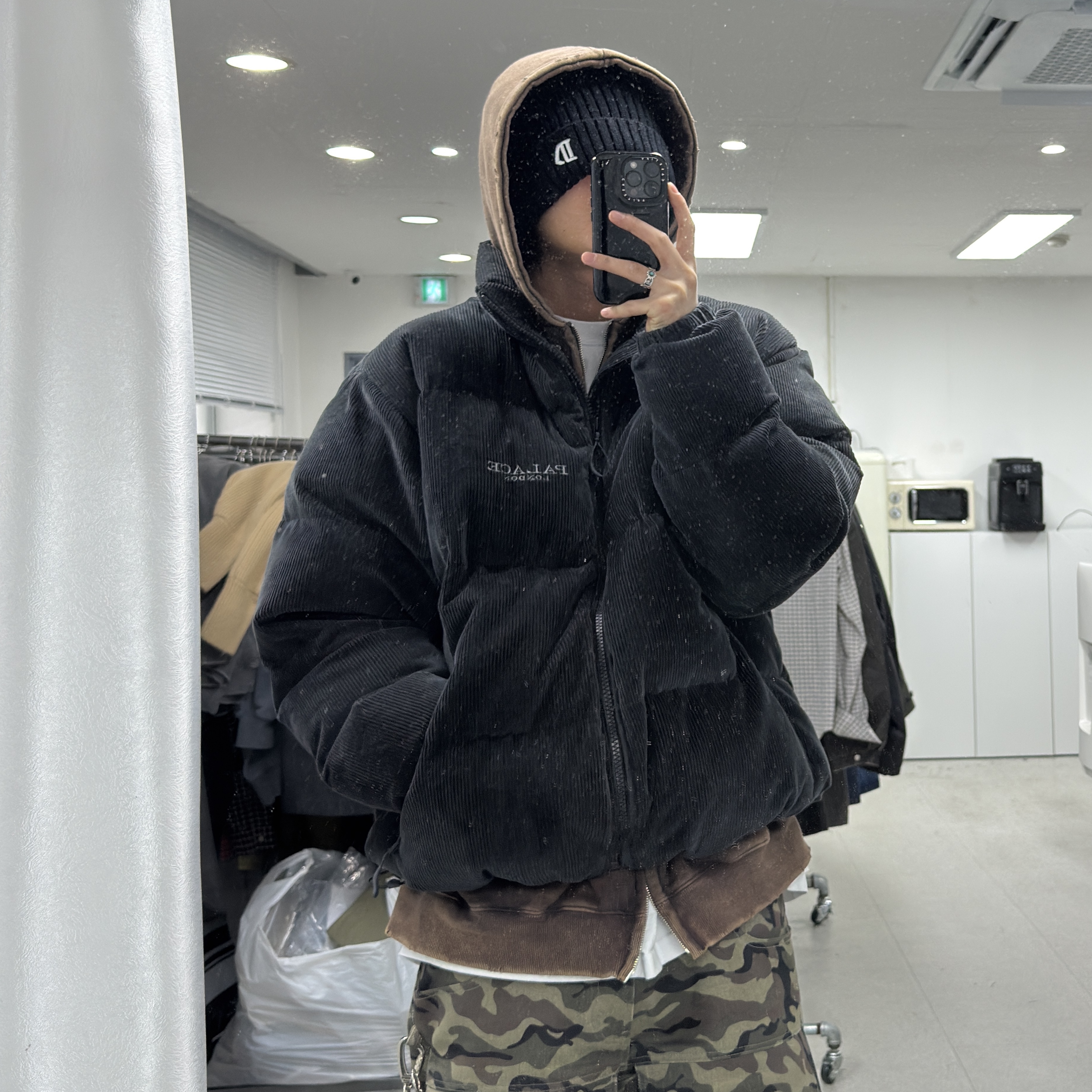Palace Corduroy Puffa Jacket Black - 25SS 착용 스타일