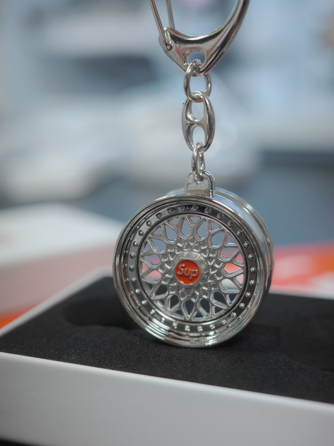 Supreme x BBS RS Rim Keychain Chrome - 25FW 착용 스타일 - 1