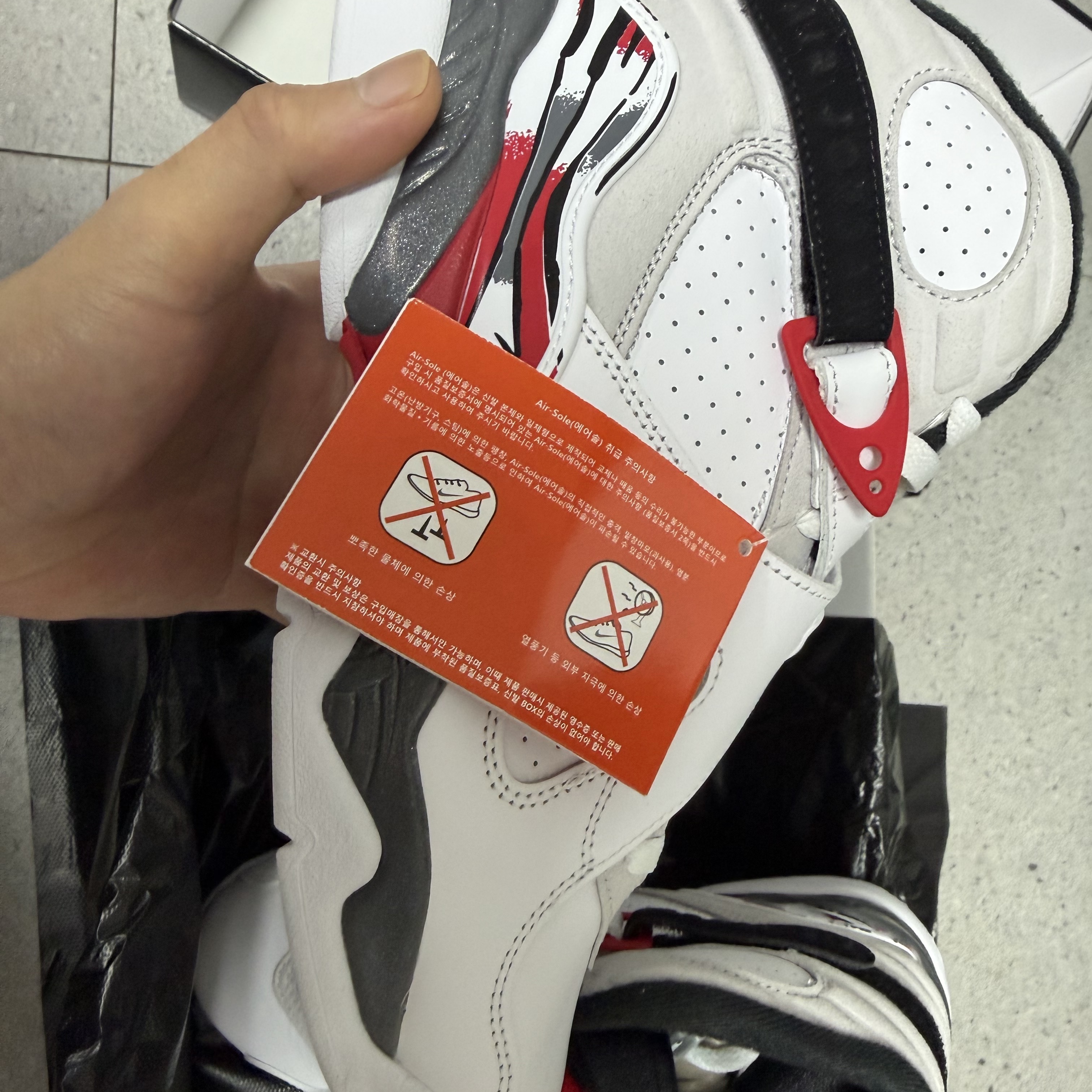 Jordan 8 Retro Bugs Bunny 2025 착용 스타일 - 5