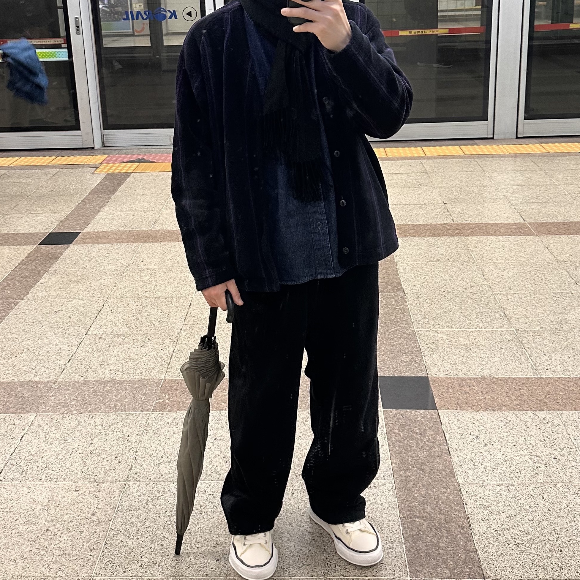 Uniqlo x Needles Fleece Wide Pants Black - KR, Uniqlo x Needles Fleece Oversized Cardigan Black - KR 착용 스타일