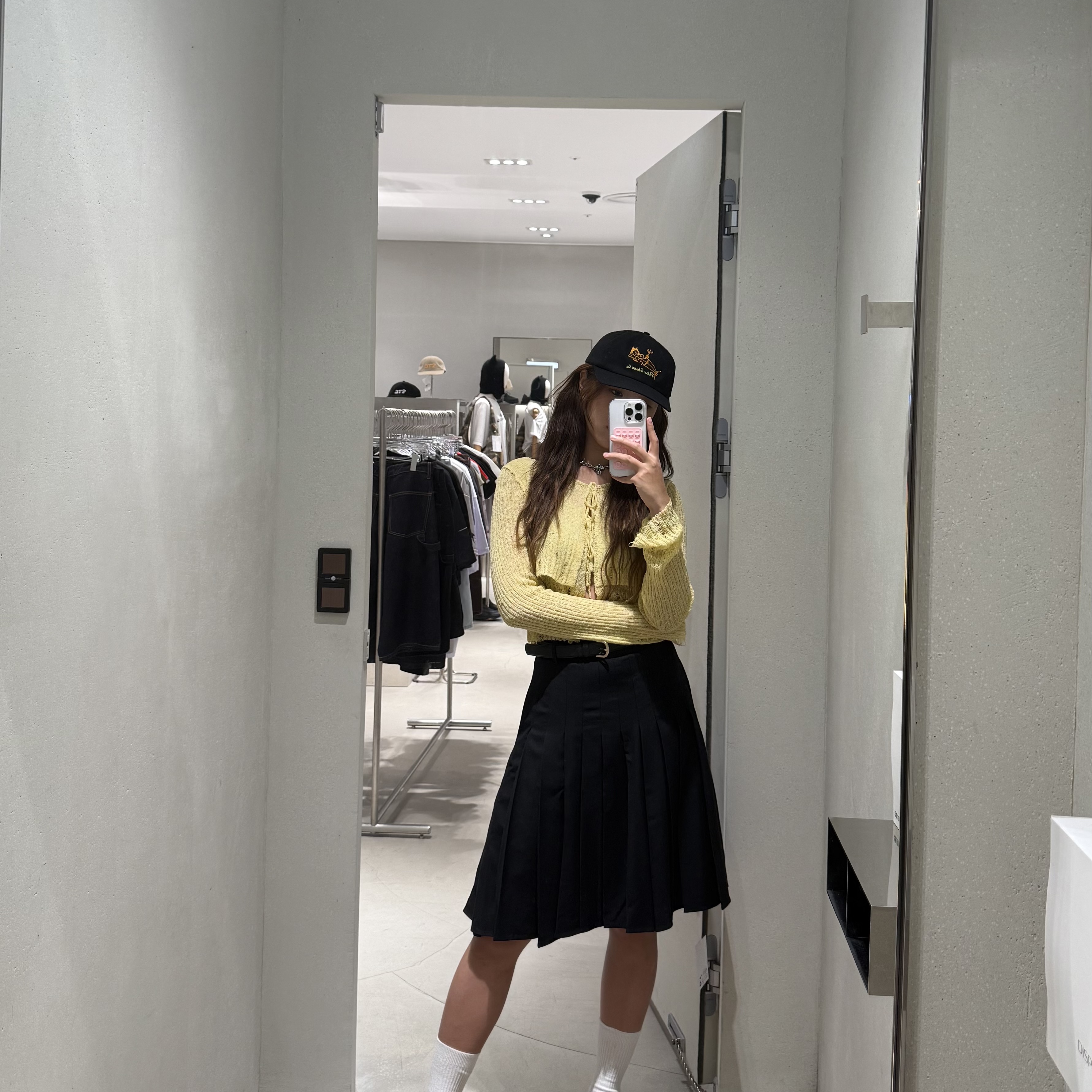 Self Portrait Women Pleated Twill Midi Skirt Black - 25FW 착용 스타일 - 6