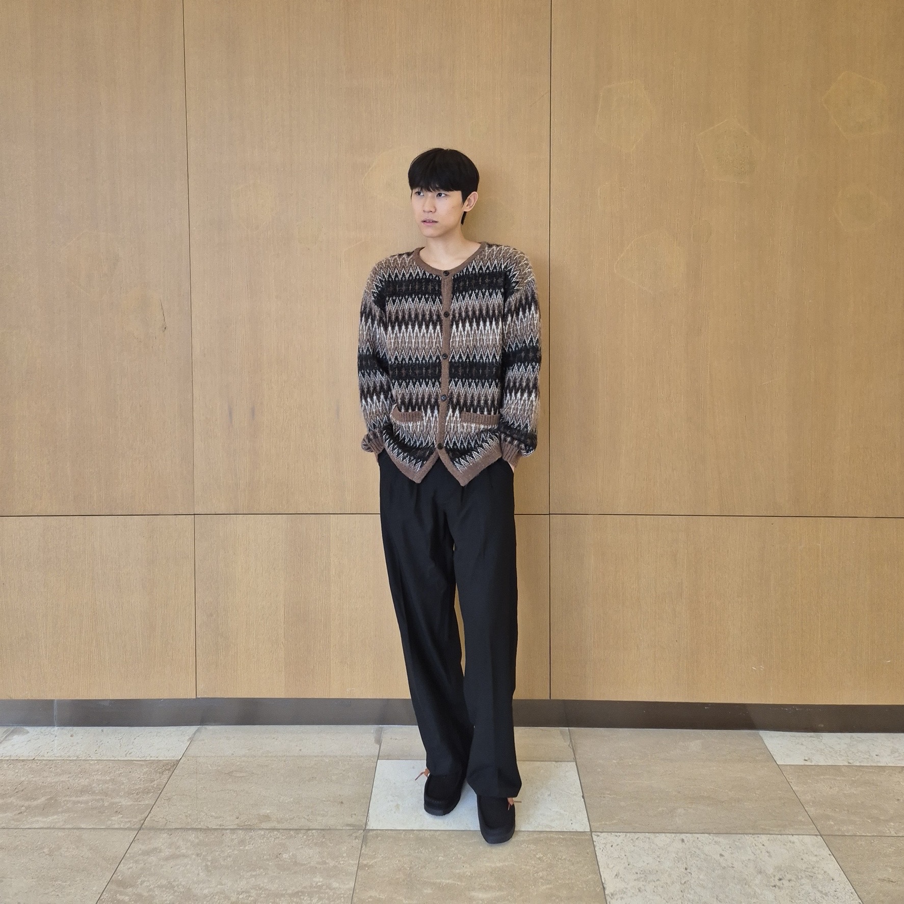 Clarks Wallabee Black Suede - 25FW 착용 스타일 - 2