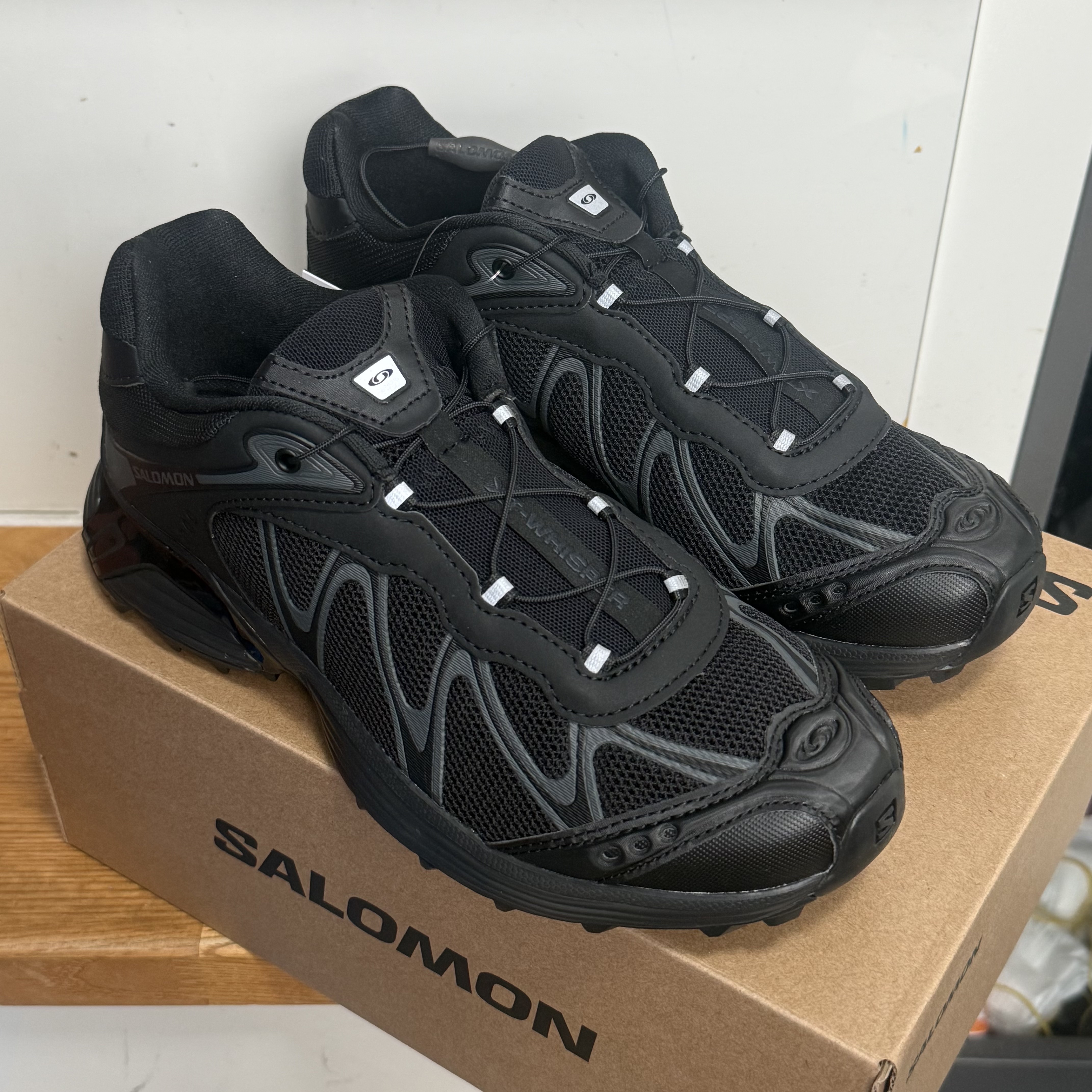 Salomon XT-Whisper Black Asphalt 착용 스타일