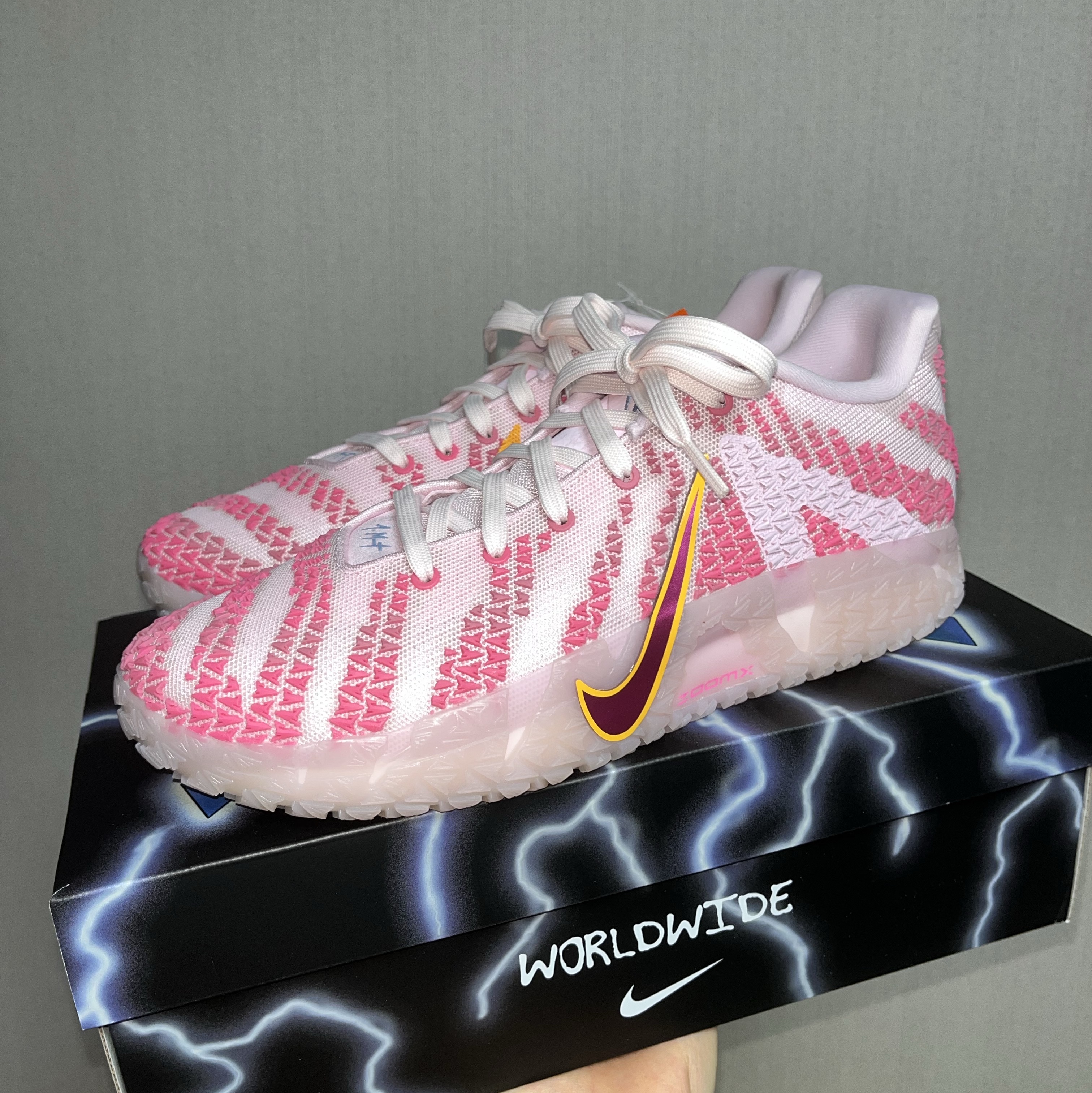 Nike Ja 3 EP Pink Foam Silt Red 착용 스타일 - 2