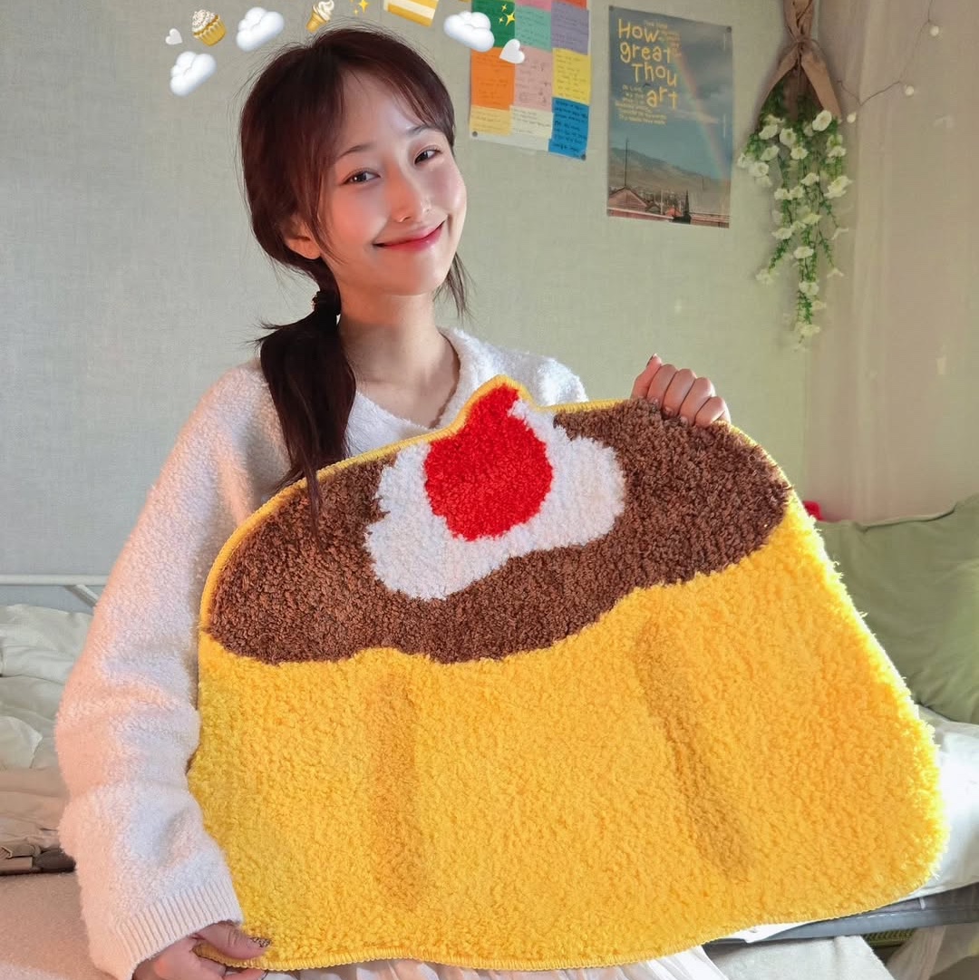 earpearp Pudding & Whipped Cream Tufting Rug 착용 스타일