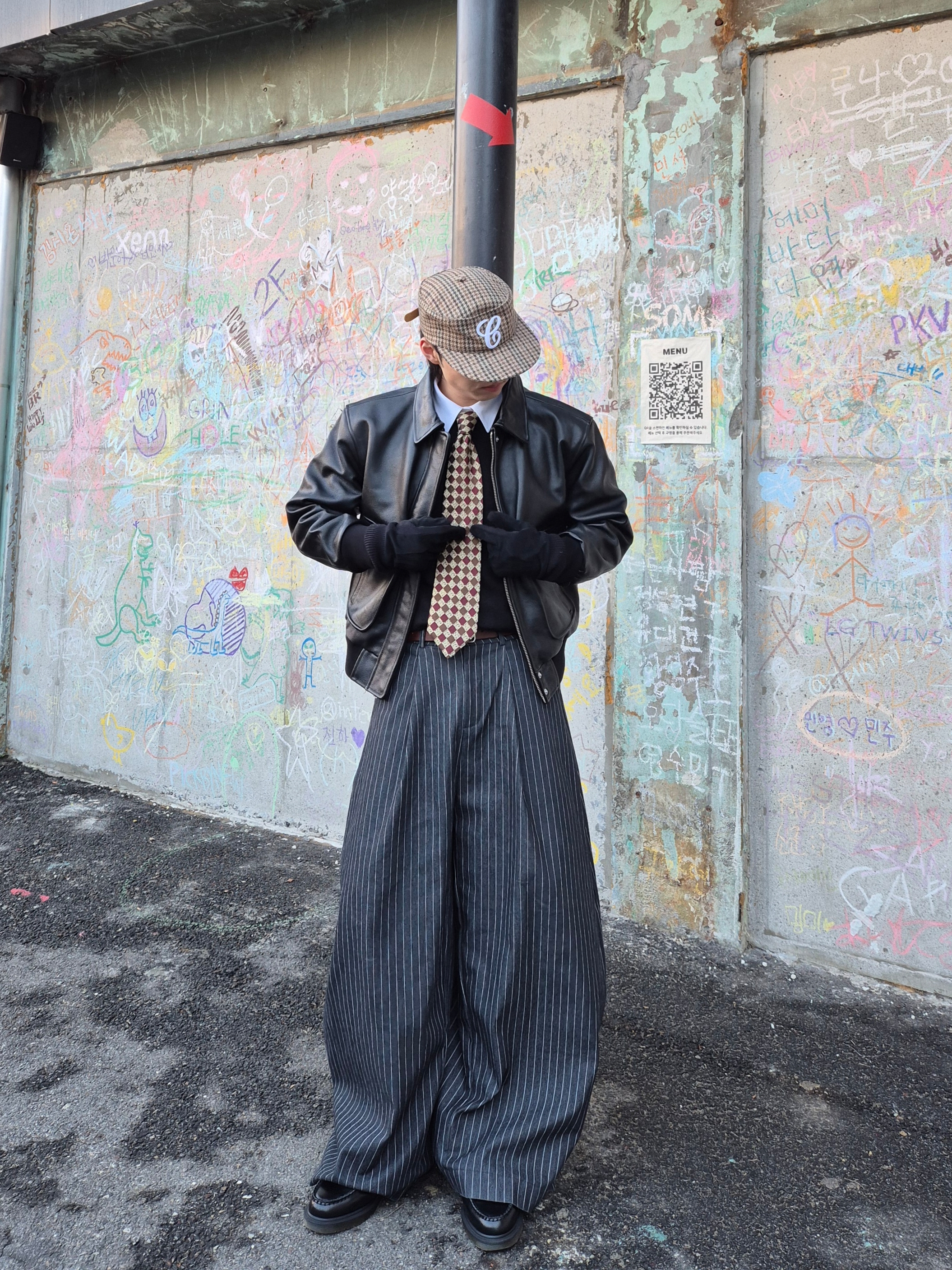 Dr. Martens Adrian Smooth Black 착용 스타일 - 2