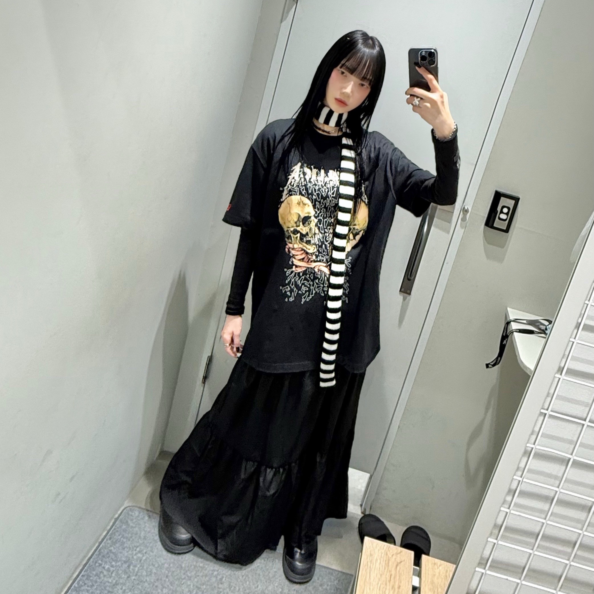 New Era x Metallica Double Skull T-Shirt Black 착용 스타일 - 1