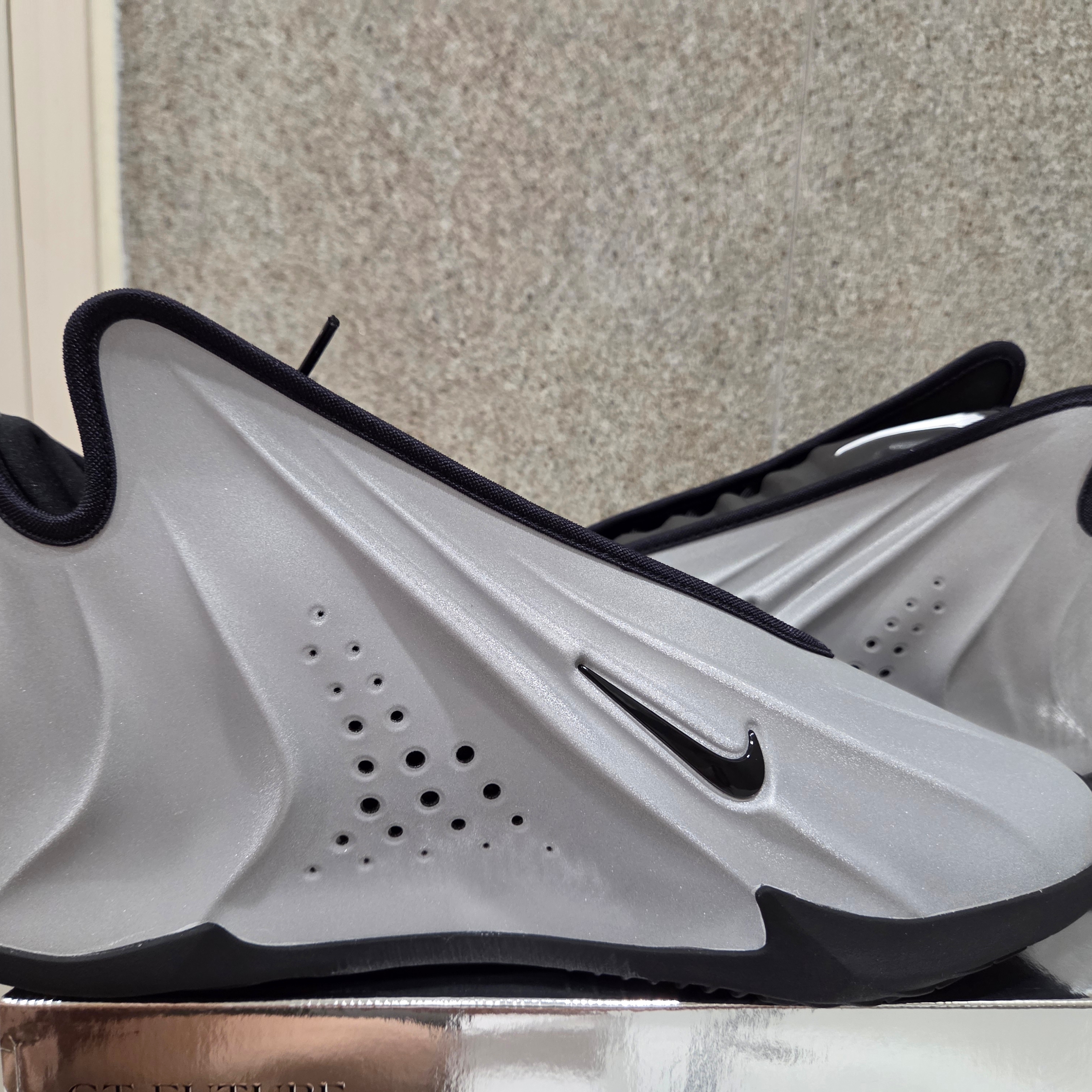 Nike G.T. Future EP Metallic Silver White 착용 스타일 - 4