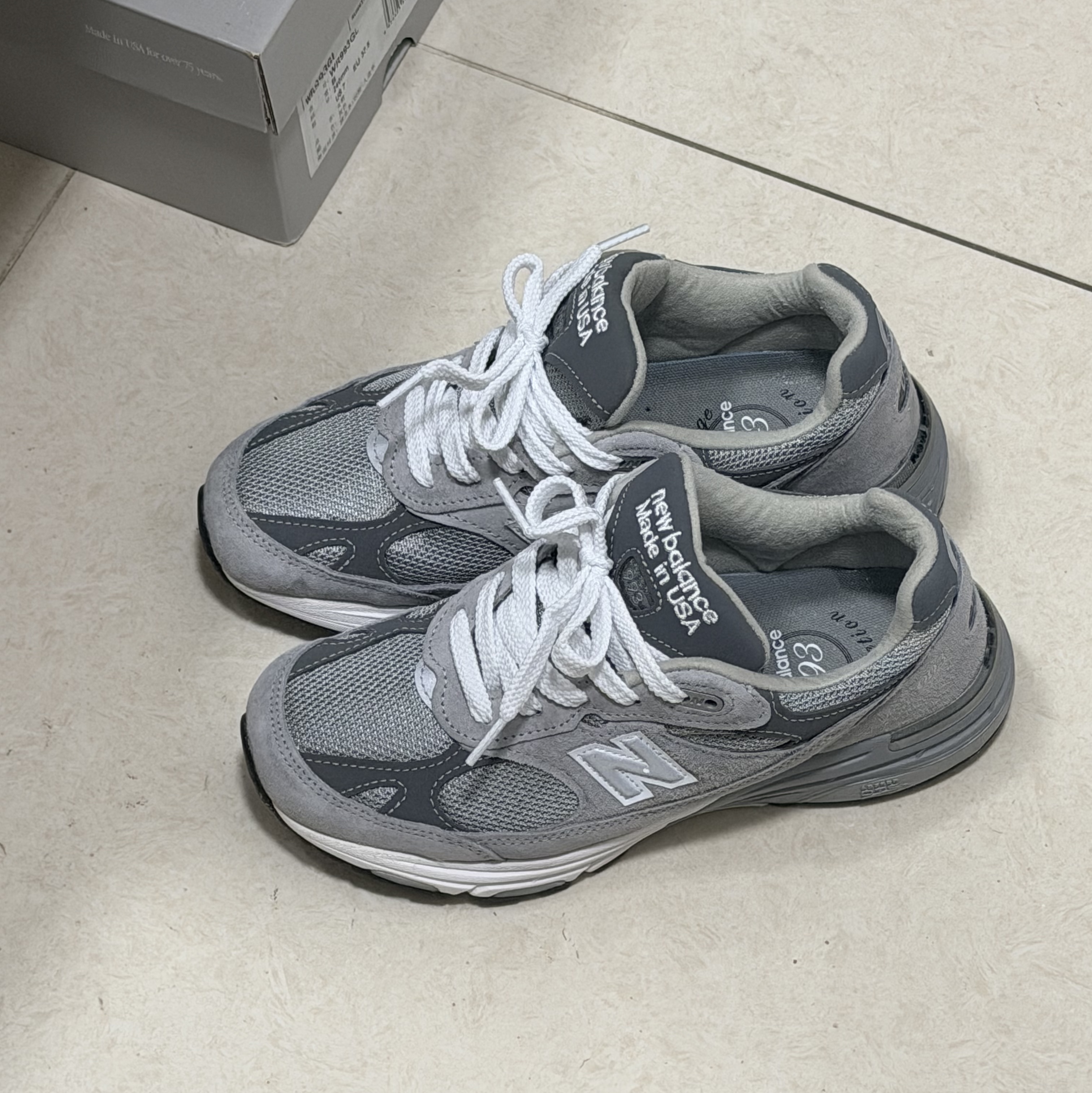 (W) New Balance 993 Made in USA Grey - B Standard 착용 스타일