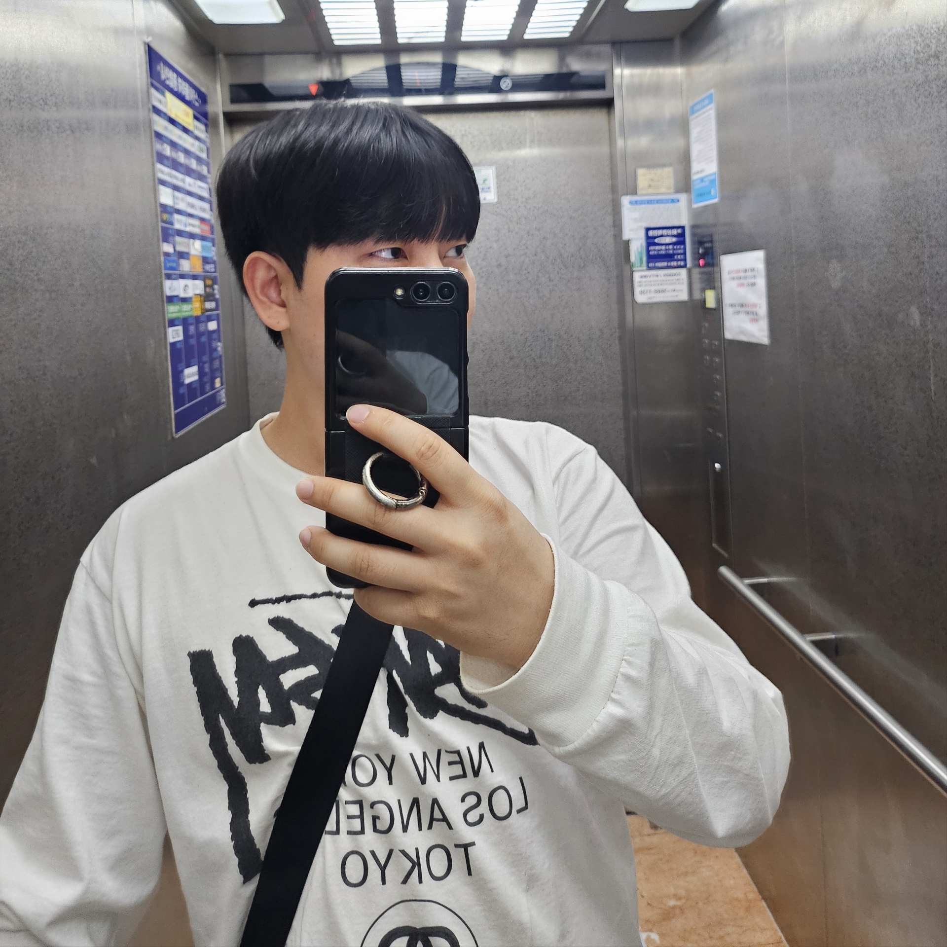 Stussy World Tour LS T-Shirt White 착용 스타일
