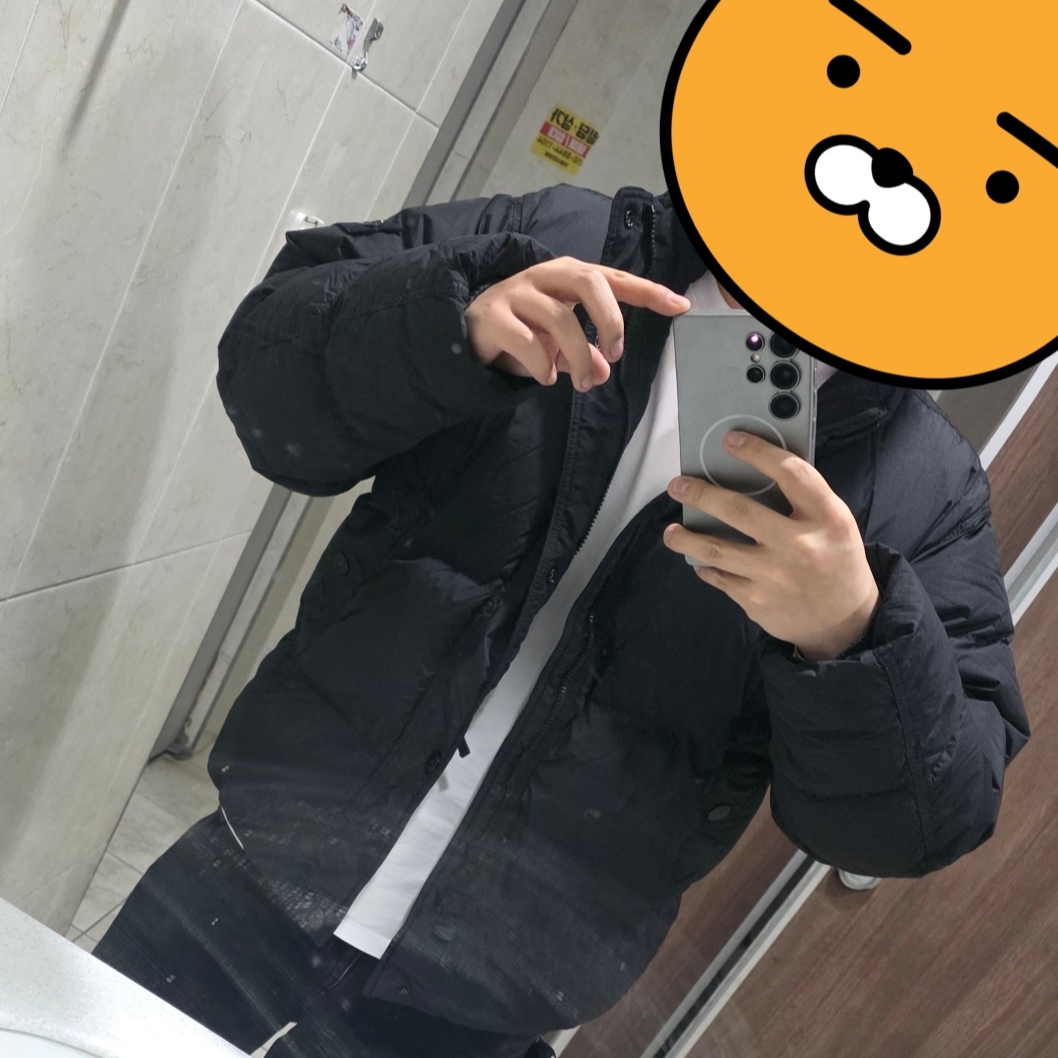 Stone Island 4100010 Crinkle Reps NY Recycled Nylon Down Jacket with Wind Resistant Black - 25FW 착용 스타일 - 1