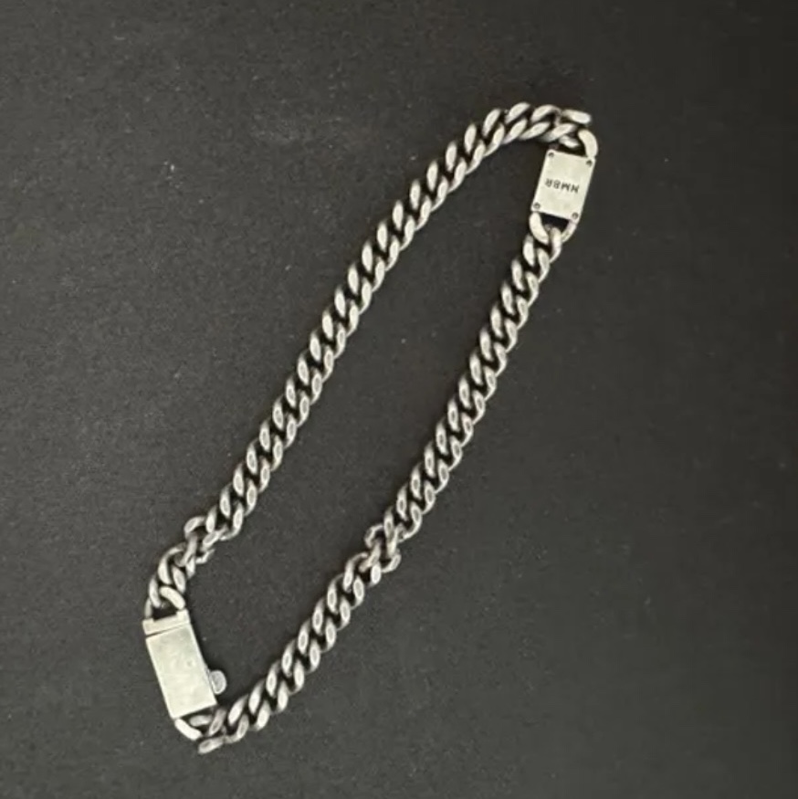 NUMBERING #5945 Curb Chain Bracelet with A13 Logo Silver 착용 스타일