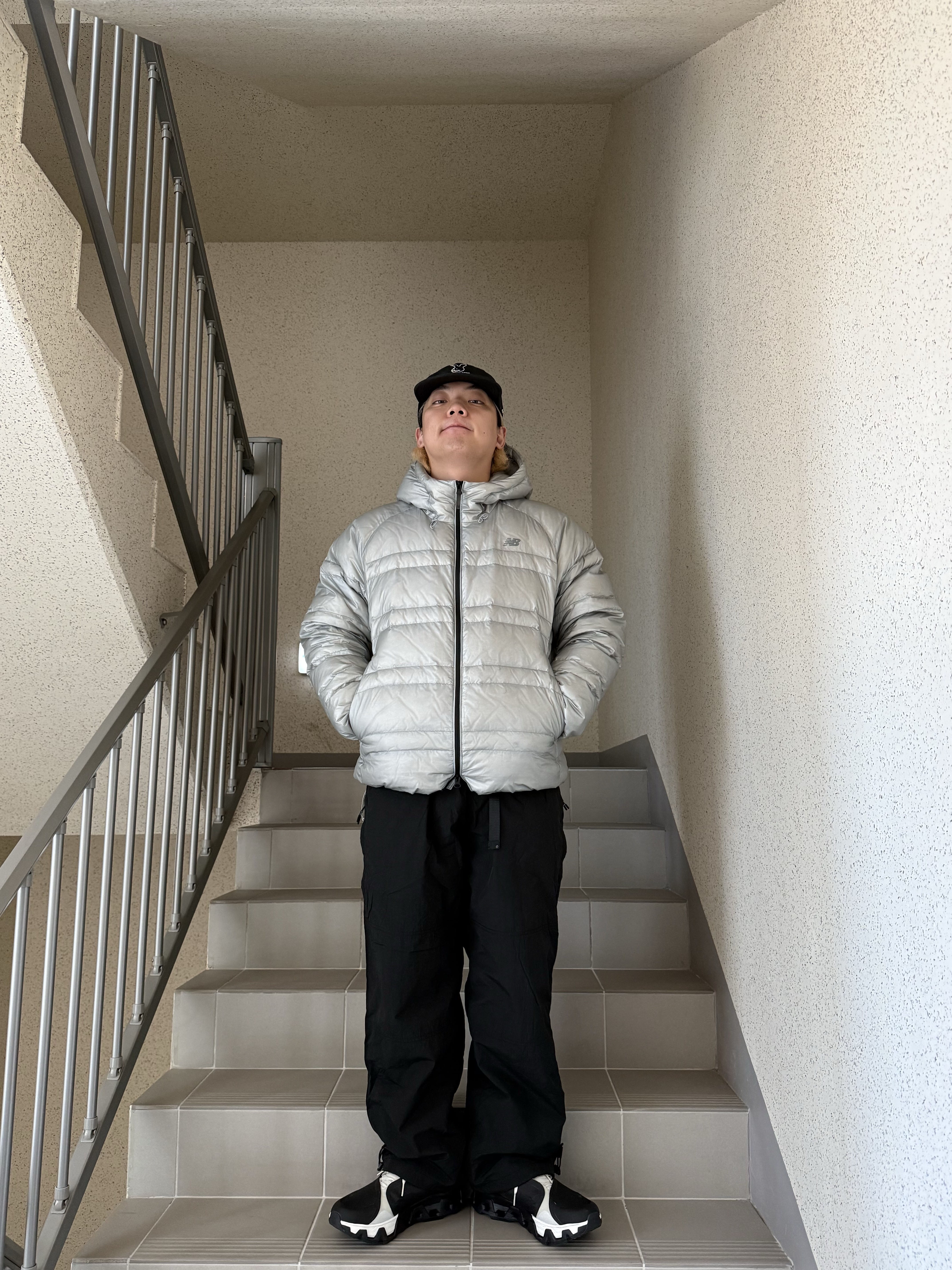 On Running x Post Archive Faction (Paf) Cloudmonster Hyper Black 착용 스타일 - 5