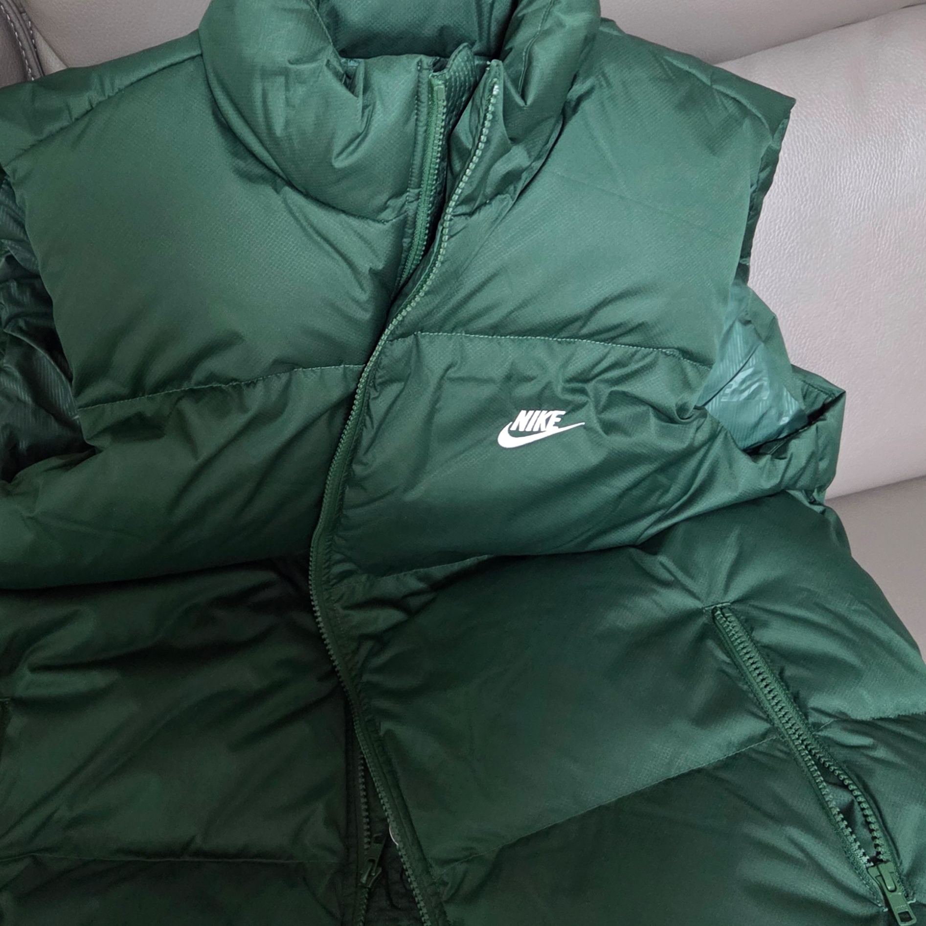 Nike NSW Club Primaloft Water-Repellent Puffer Vest Fir - Asia 착용 스타일