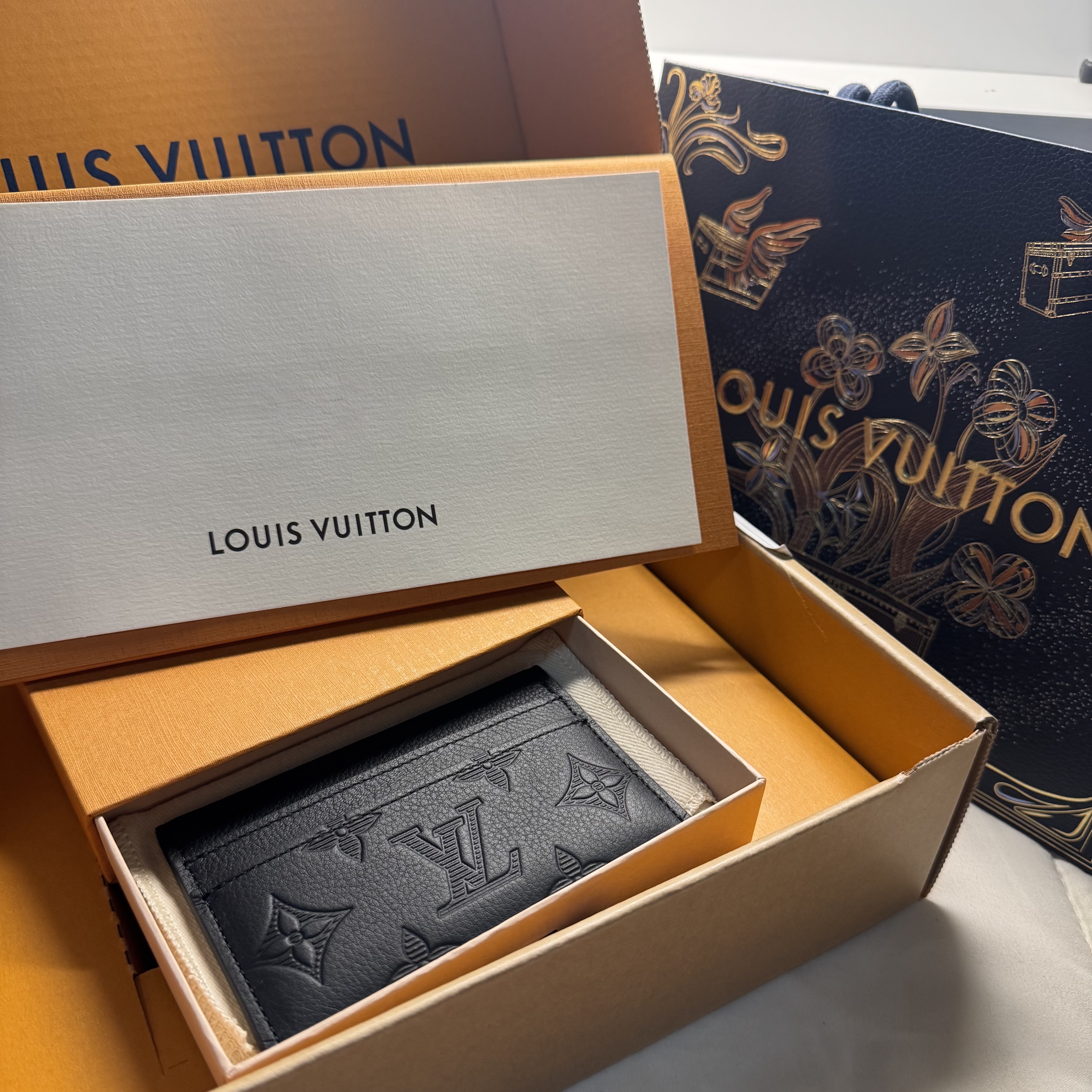 Louis Vuitton Porte Cartes Double Card Holder Black 착용 스타일