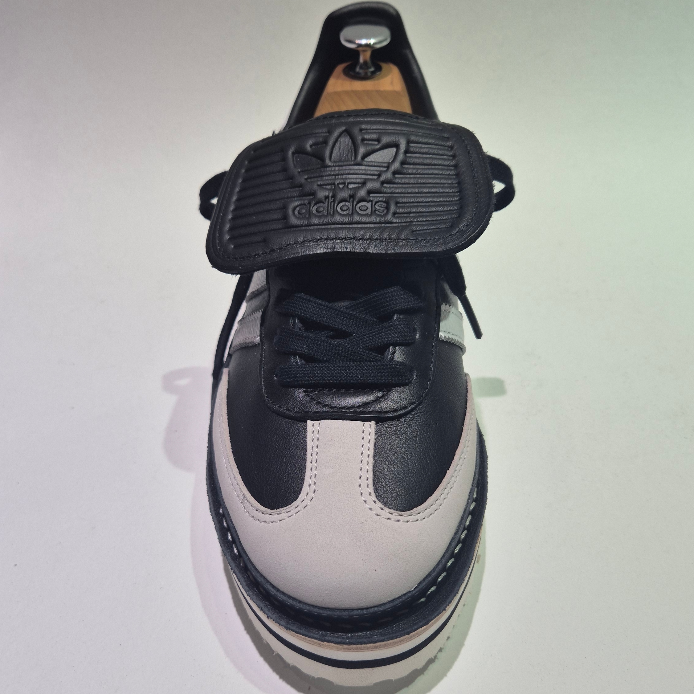 (W) Adidas Samba LT Core Black Cloud White Gold Metallic, Adidas Samba OG Cloud White 착용 스타일 - 2