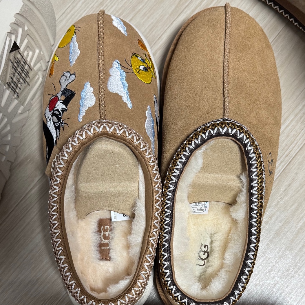 UGG Tasman II Slipper Chestnut, UGG x Palace x Looney Tunes Tasman Slipper Chestnut 착용 스타일