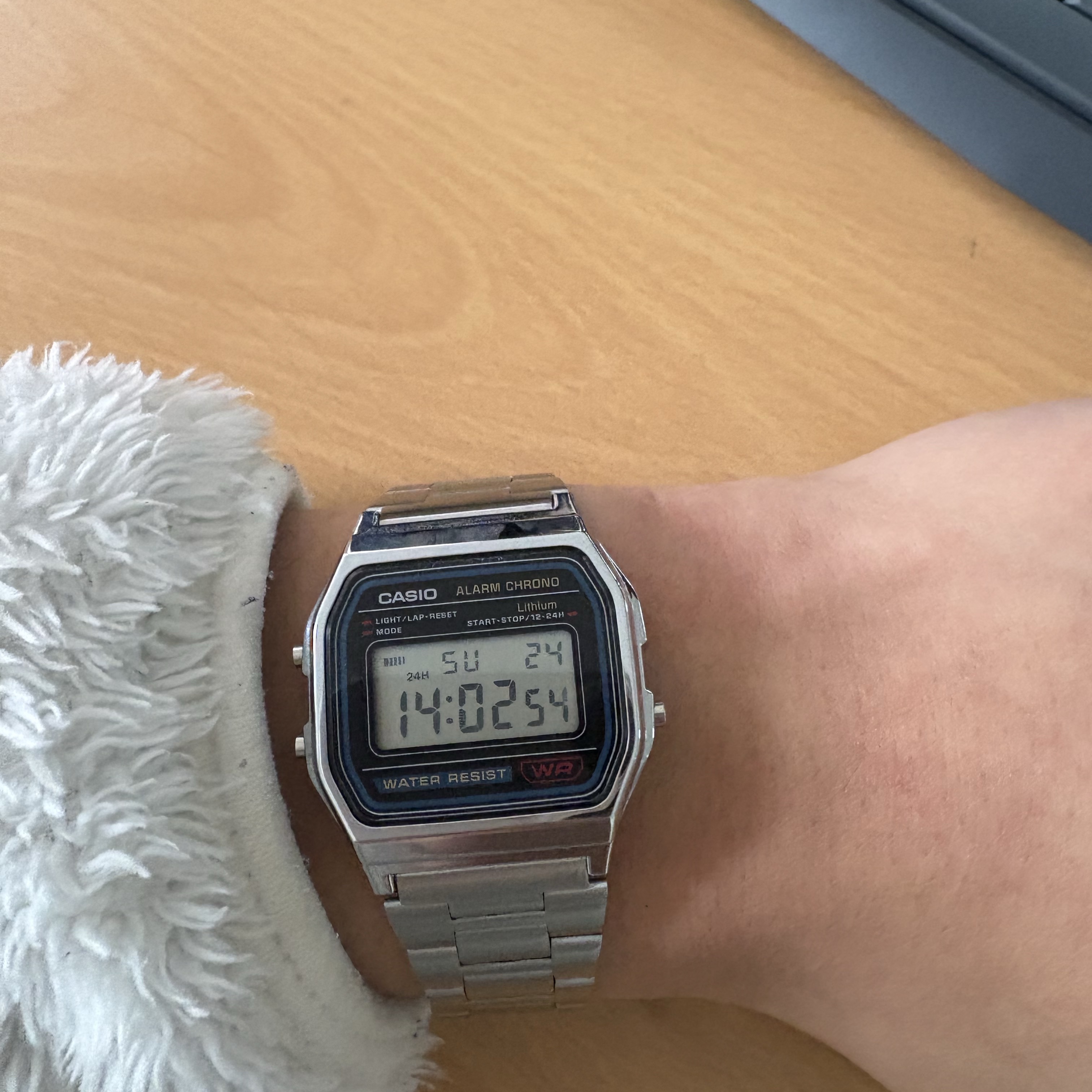 Casio A-158WA-1 착용 스타일