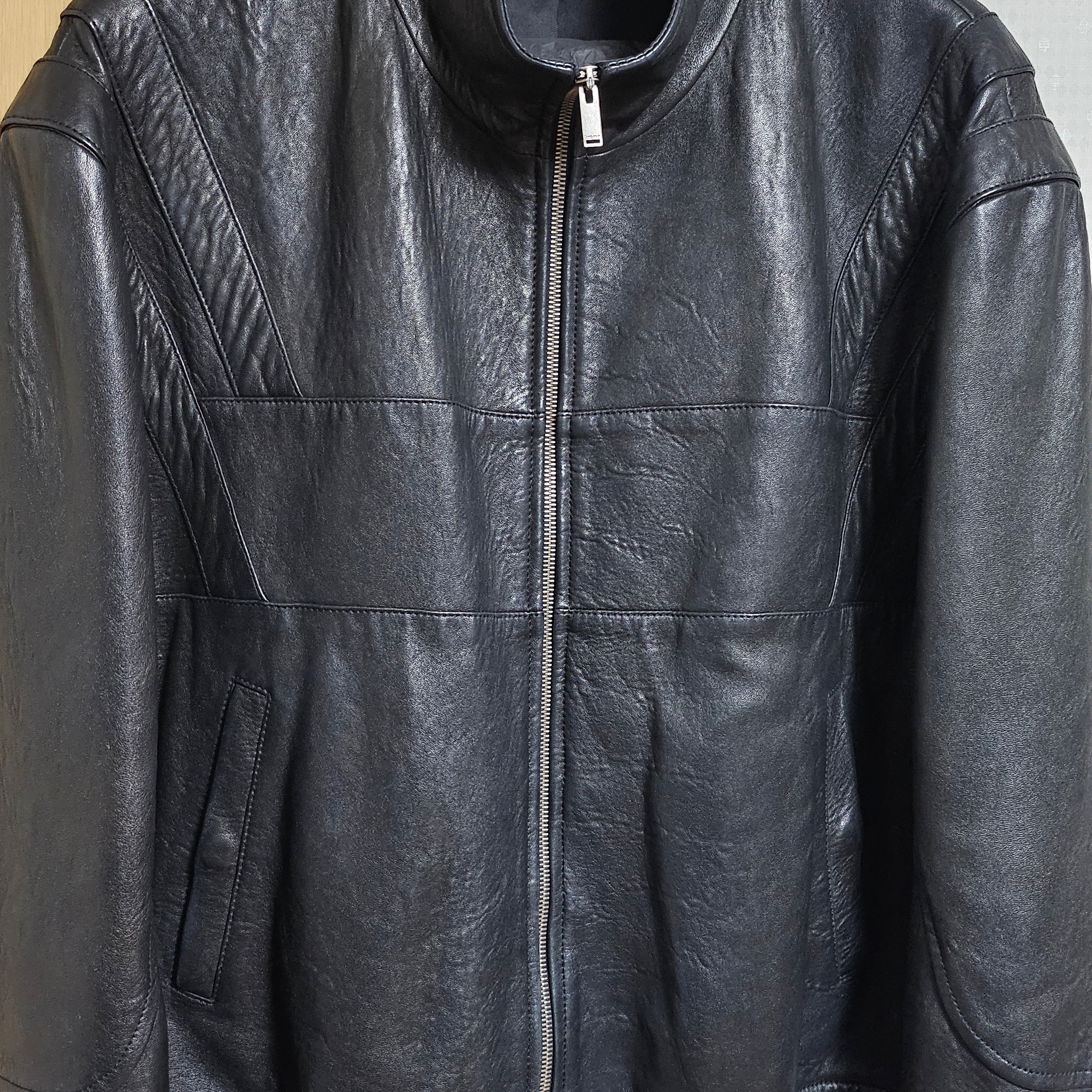 Saint Laurent Grained Lambskin Blouson Noir 착용 스타일 - 1