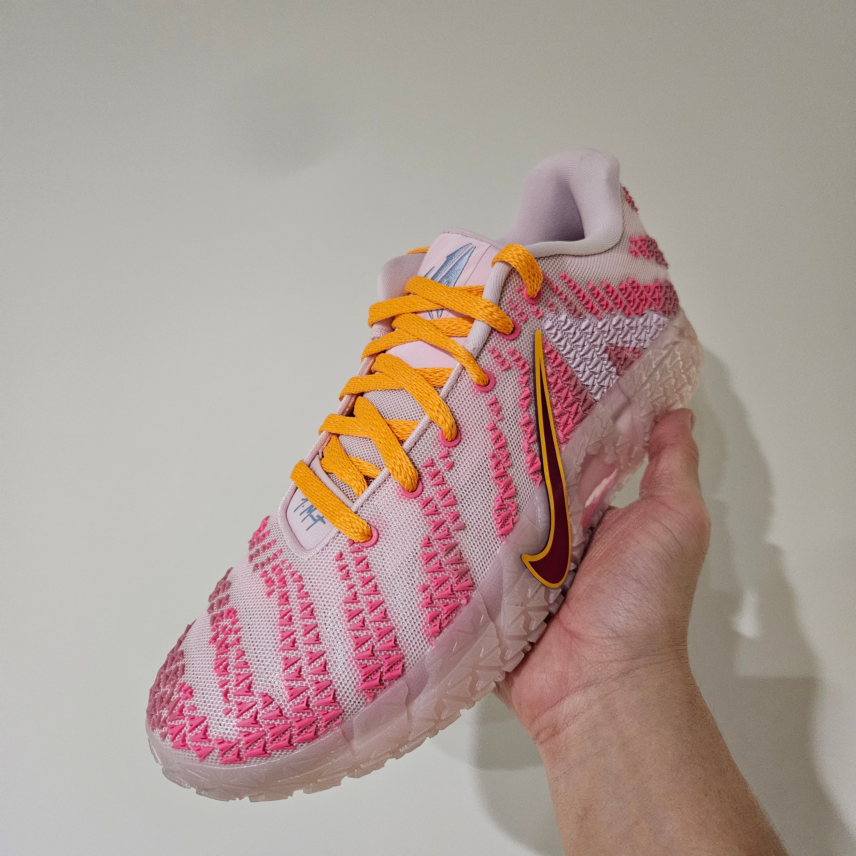 Nike Ja 3 EP Pink Foam Silt Red 착용 스타일 - 1