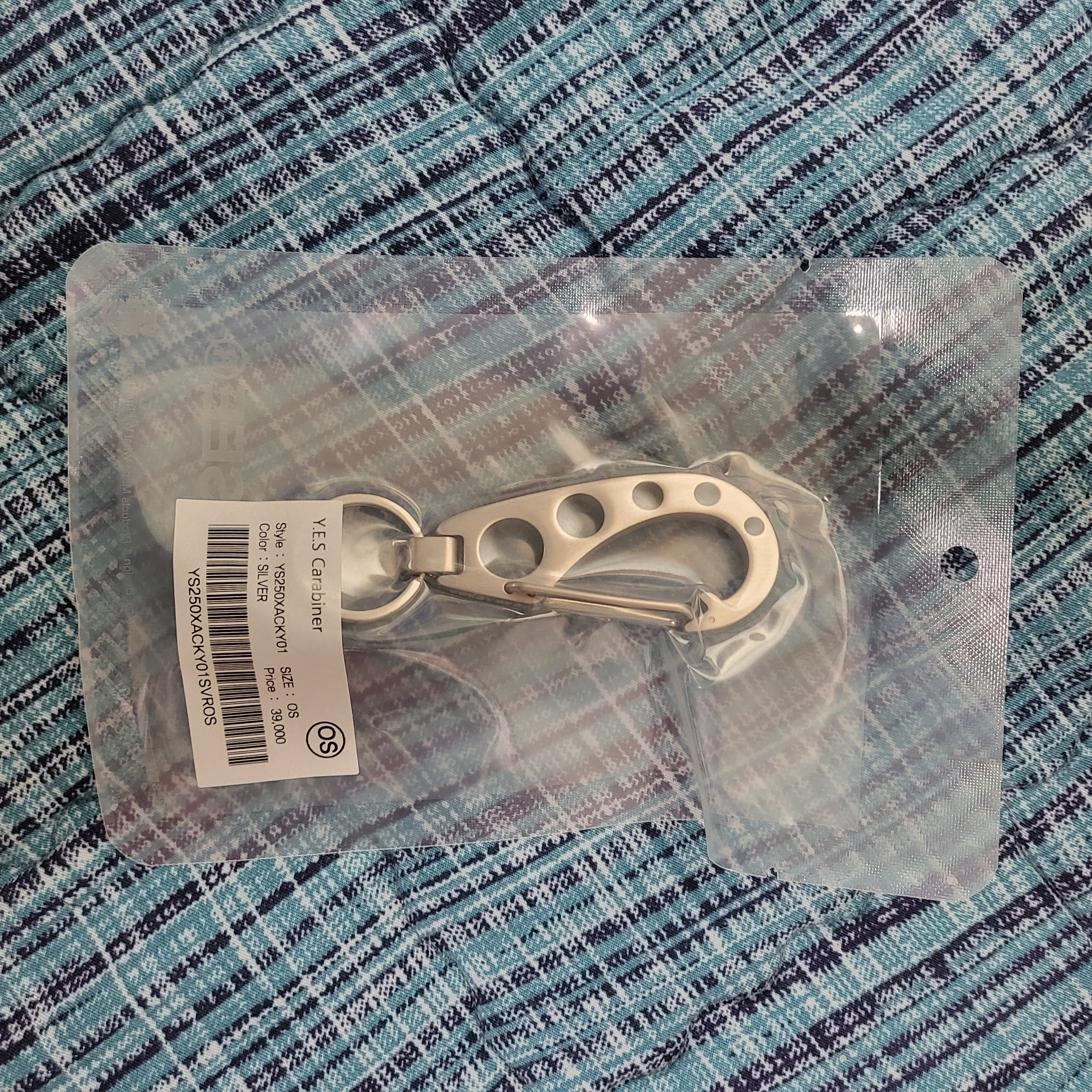 YESEYESEE Y.E.S Carabiner Multi 착용 스타일