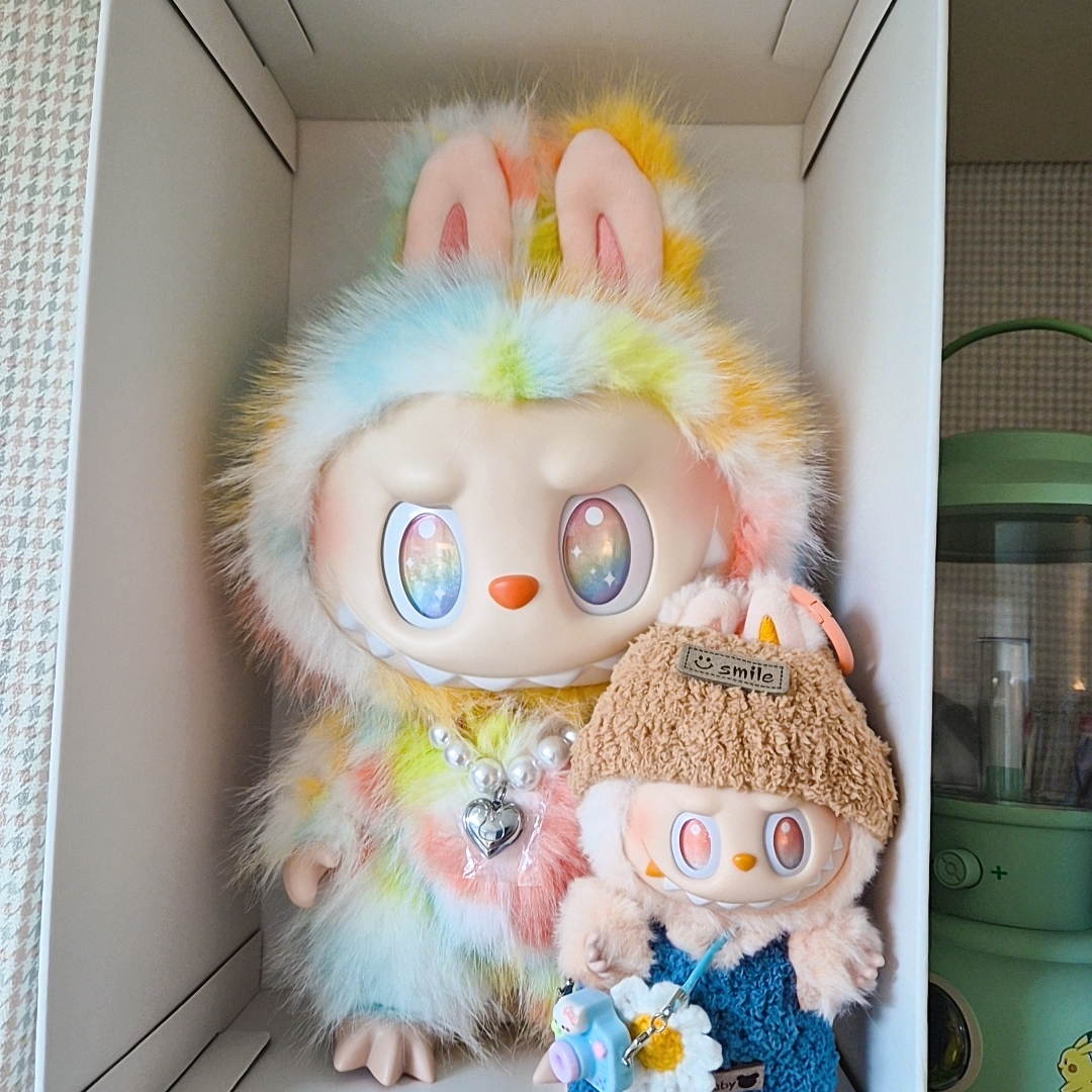 Pop Mart Labubu The Monsters Big Into Energy Series-Rock The Universe Vinyl Plush Doll, Pop Mart Labubu The Monsters Highlight Series Sealed Case (6 Blind Boxes) 착용 스타일