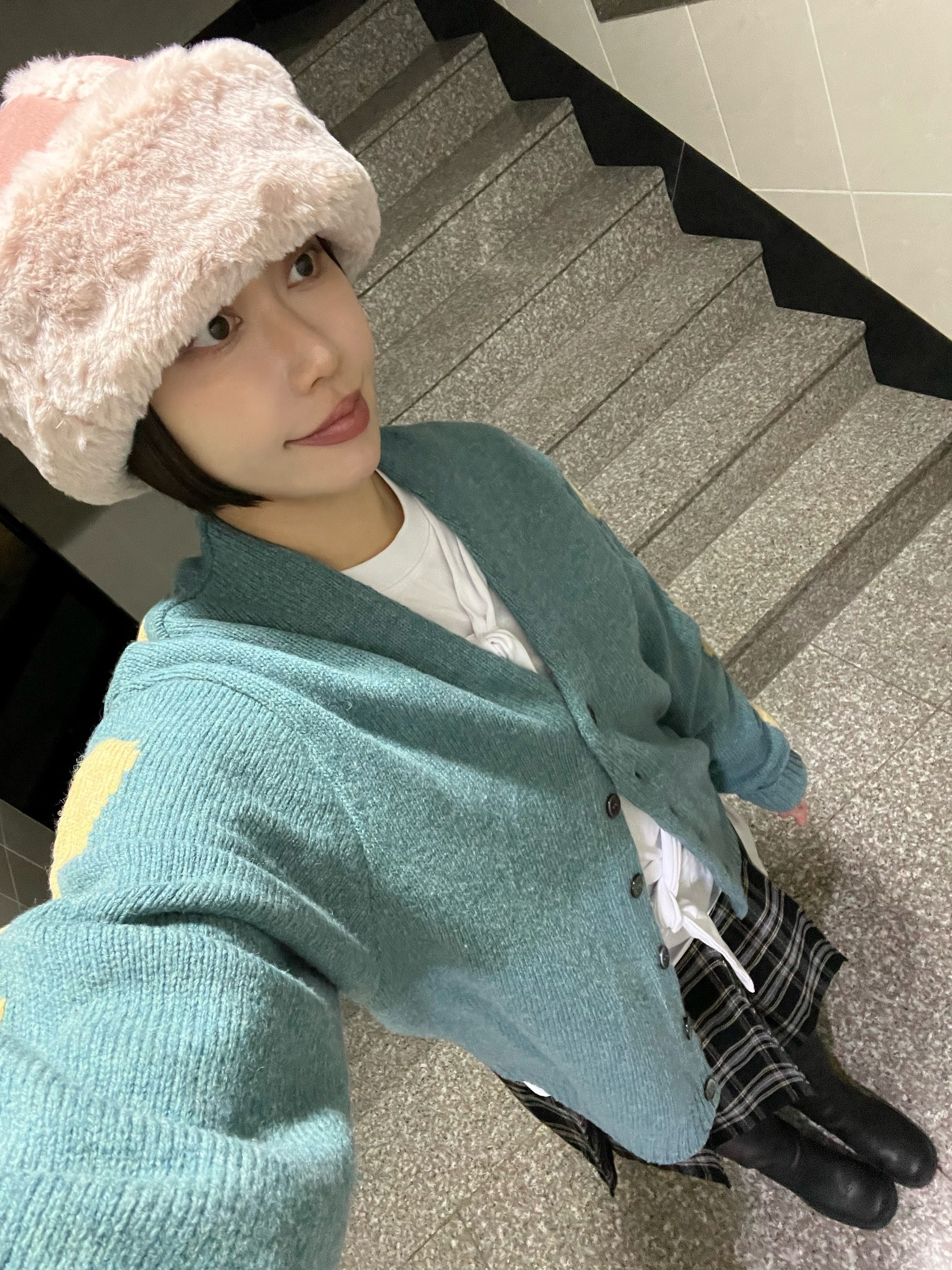 Kapital 5G Wool Bone Short Cardigan Saxophone 착용 스타일