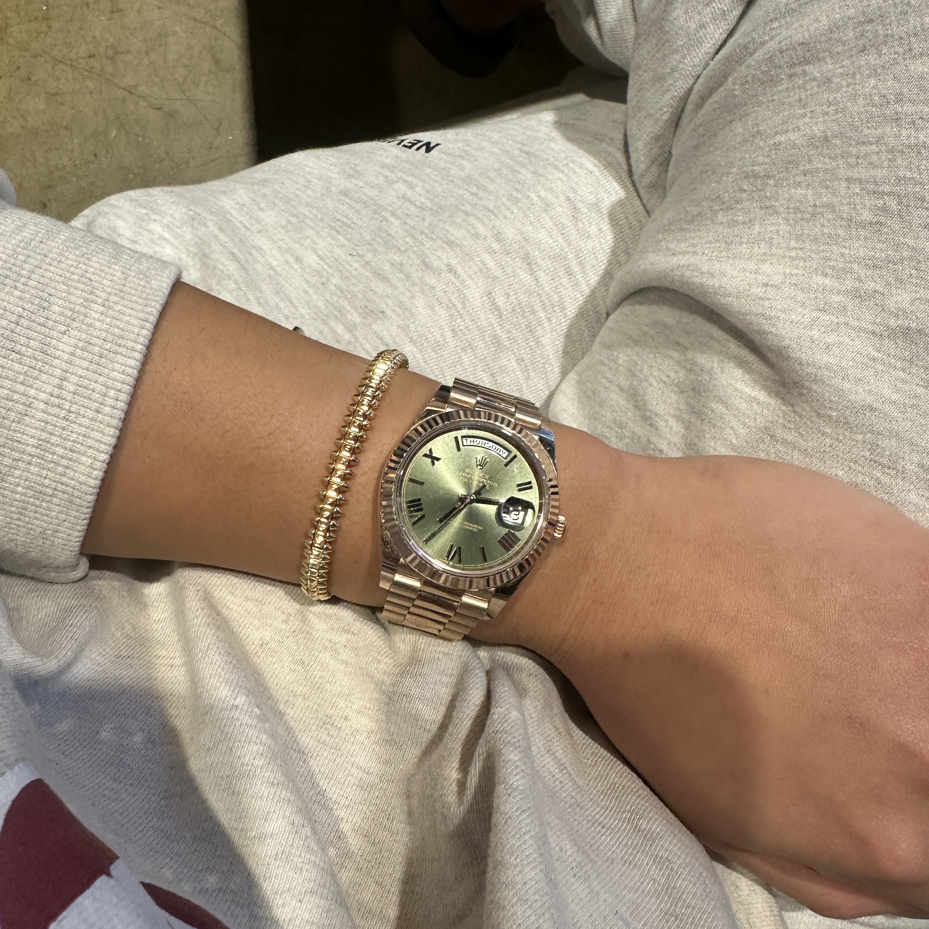 Rolex Day-Date 40mm 228235 Olive Green Roman President, Cartier Clash de Cartier Bracelet Small Pink Gold 착용 스타일