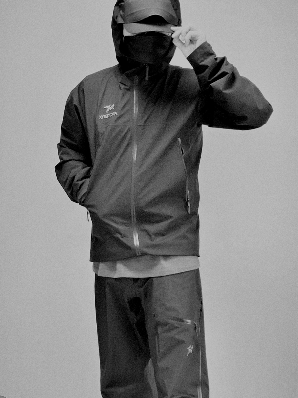 Arc'teryx Beta Jacket Black, Arc'teryx Beta Pants Black 착용 스타일 - 4