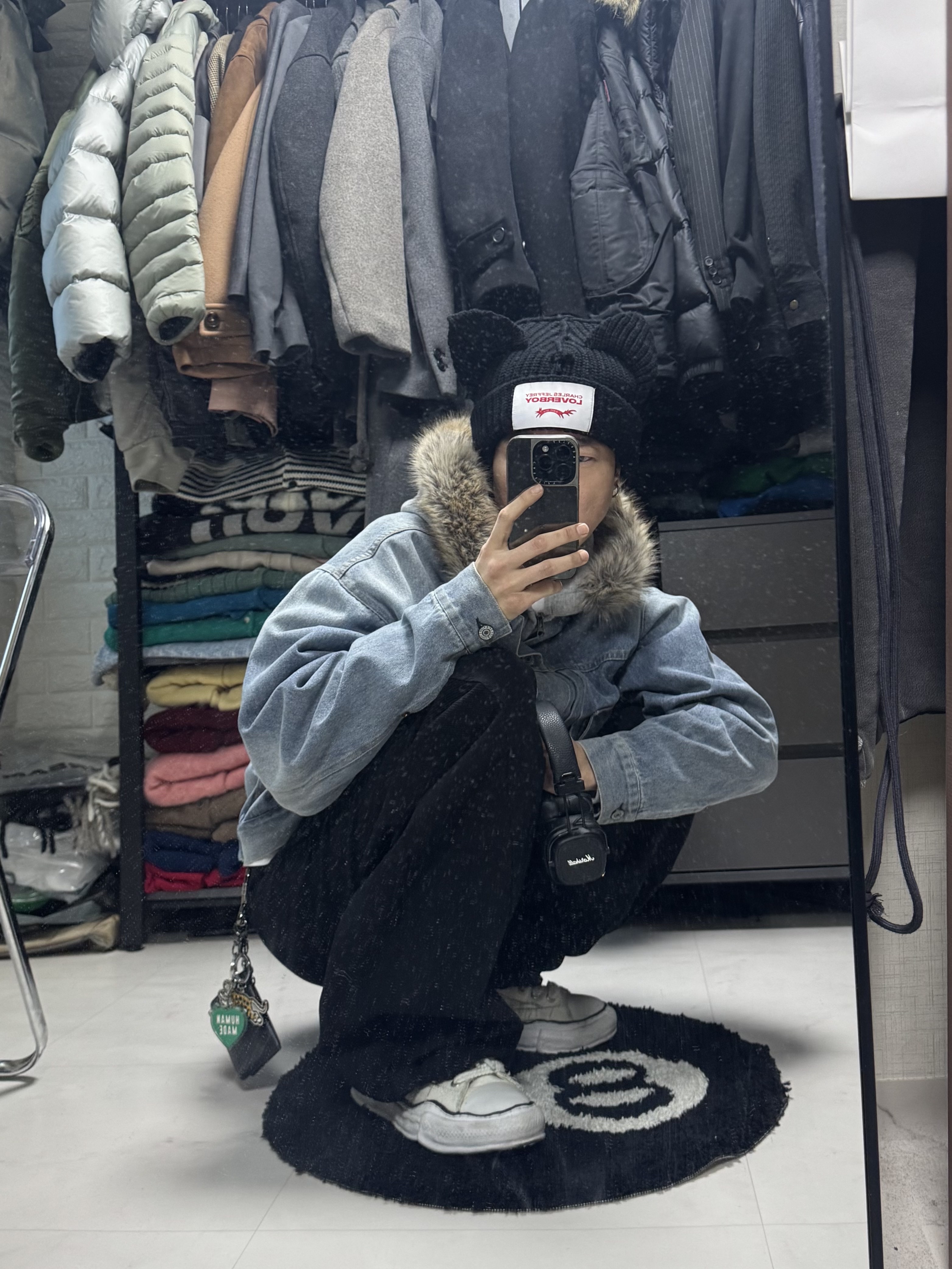 Charles Jeffrey Loverboy Chunky Ears Beanie Black, AMOU Fur Hoodie Zip Up Gray 착용 스타일 - 3