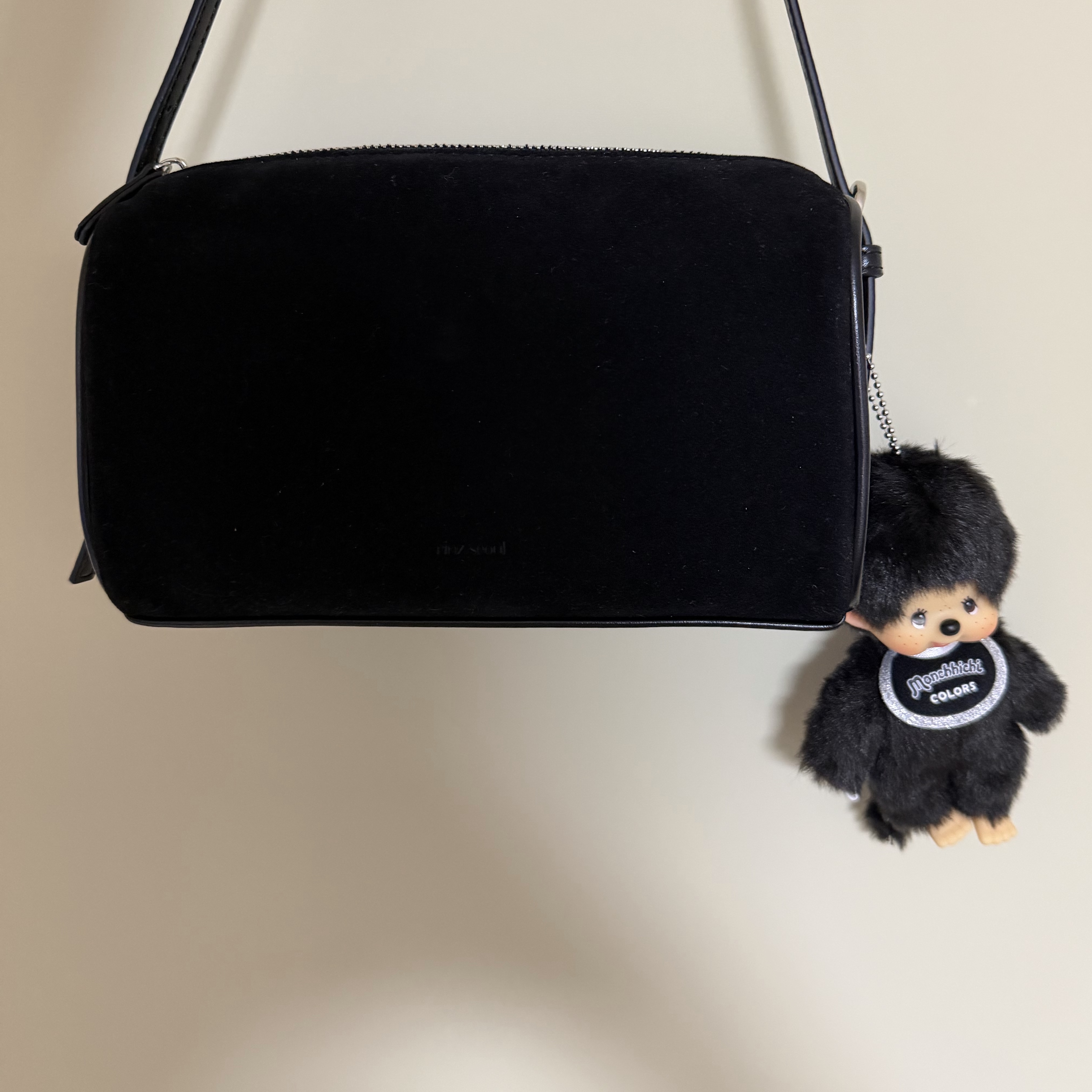 Monchhichi Colors Key Chain Black 착용 스타일