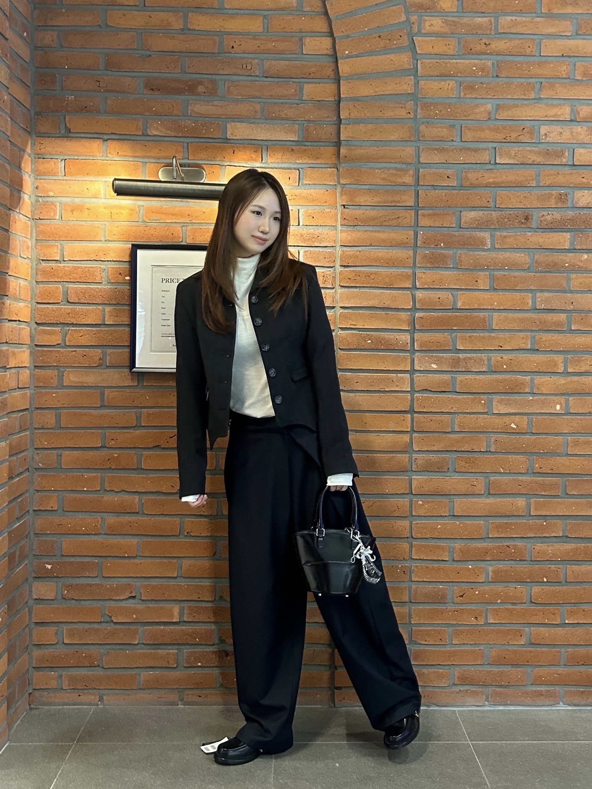 Self Portrait Women Leather Charm Tote Bag Black - 25FW 착용 스타일 - 2