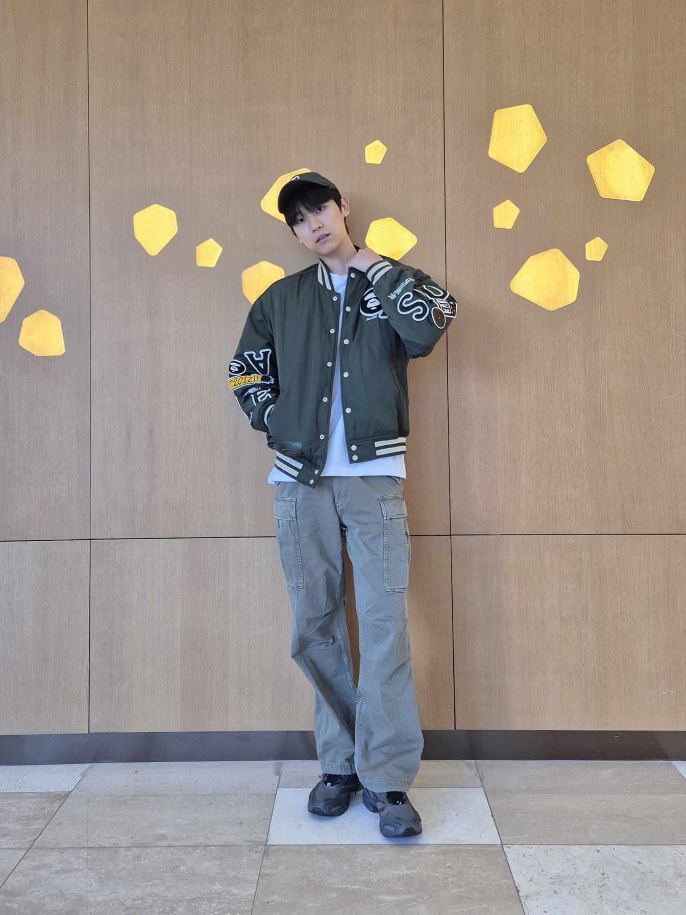 [10% 적립] [KREAM Limited Edition The Trophy Fishing Club] Polo Ralph Lauren Big Cargo Olive - 25FW 착용 스타일 - 3