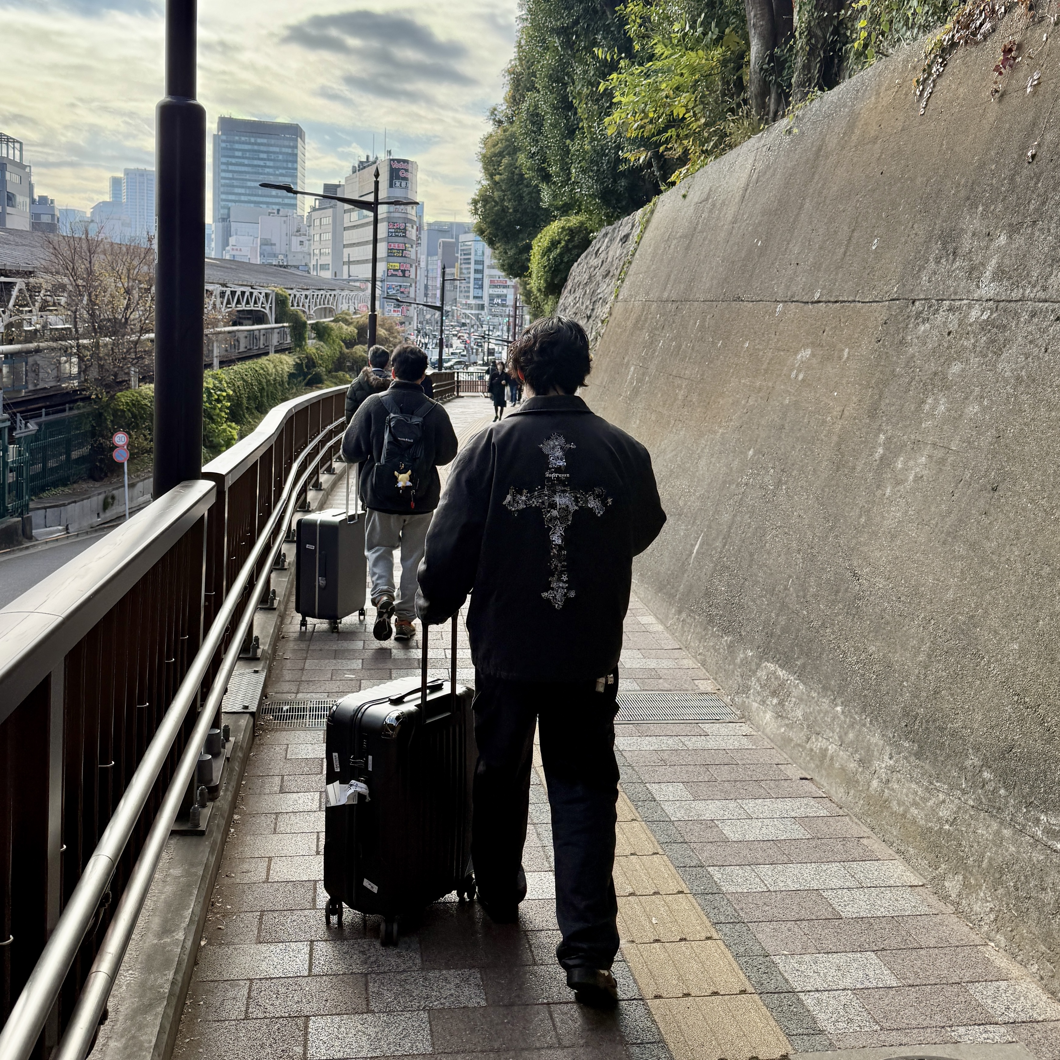 Supreme AOI Cross M52 Jacket Black - 25FW 착용 스타일 - 1