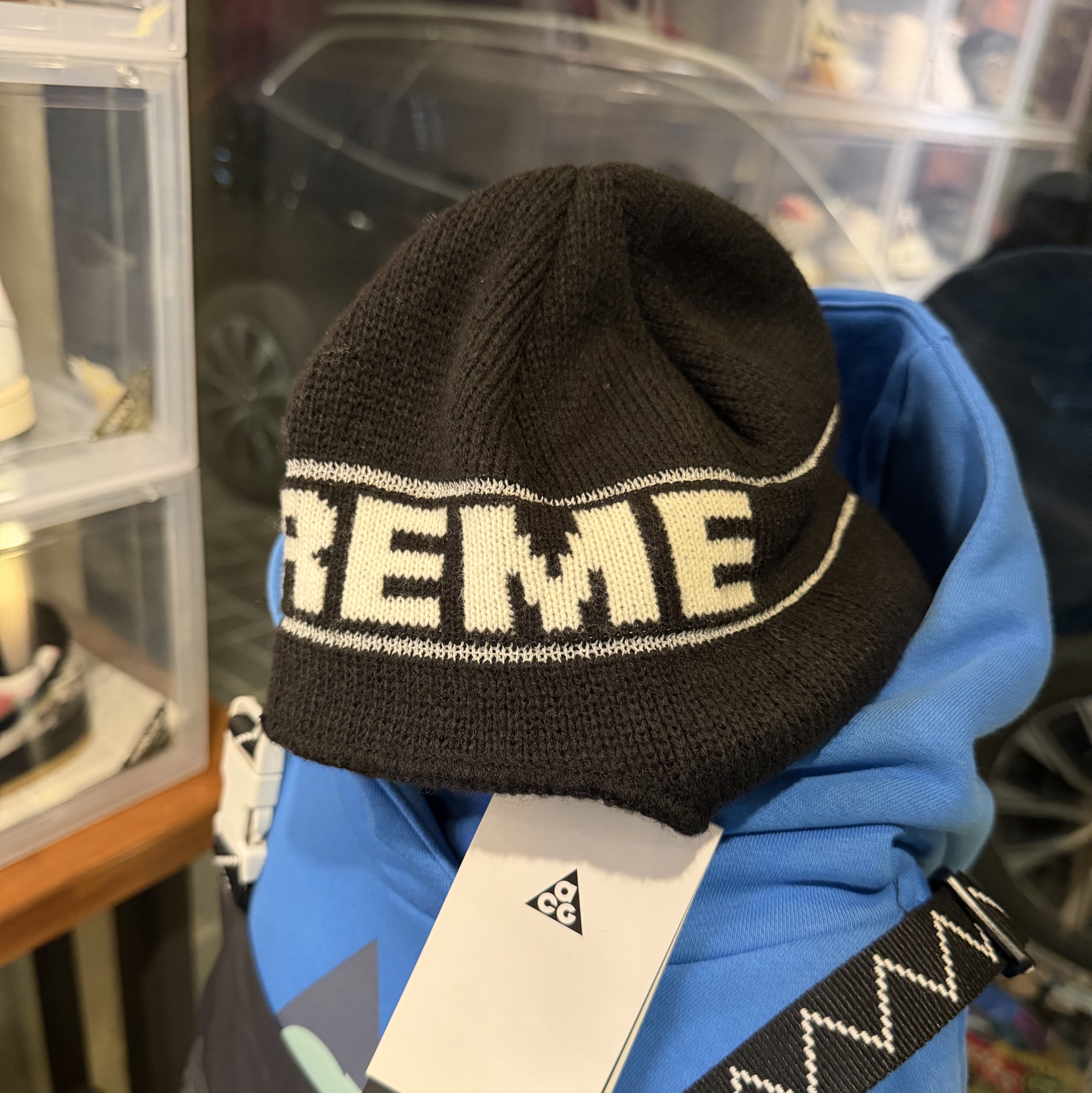 Supreme Earflap Beanie Black - 23FW 착용 스타일