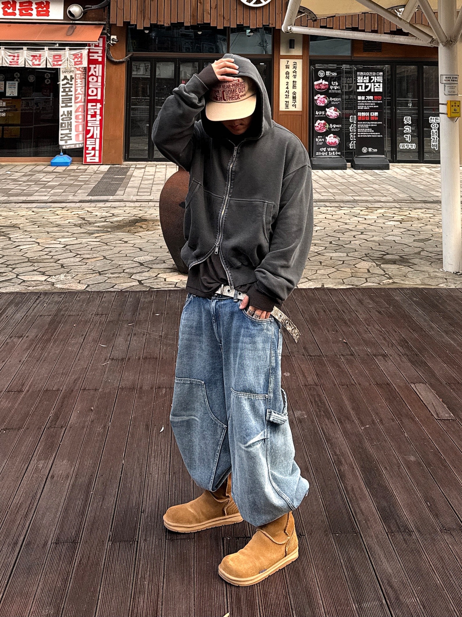 Zara x Ader Error Split Suede Flat Ankle Boots Sand Brown, Ogarp Deliver Ball Cap Beige 착용 스타일 - 2