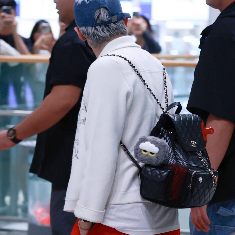 Zo&Friends Zoa Face Pouch Keyring Grey 착용 스타일
