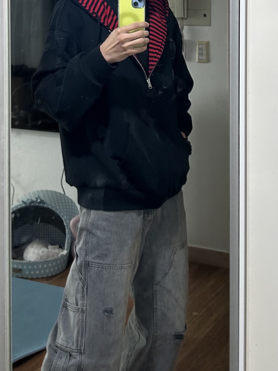 Undermycar Mu.114 Original Logo Washed Slim Flare Jeans Washed Blue, Sony WH-1000XM6 Platinum Silver (Korean Ver.) 착용 스타일 - 10