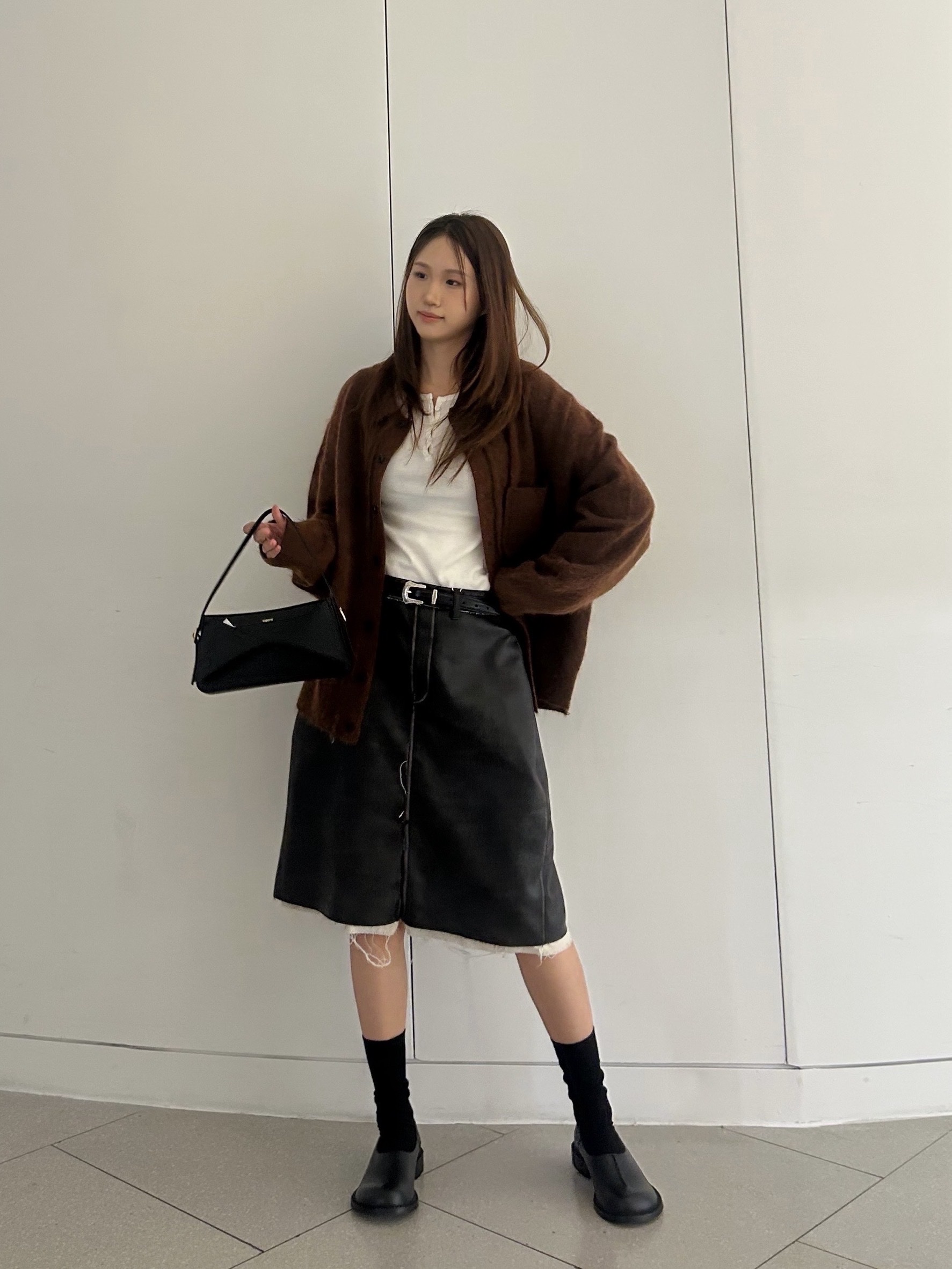Perverze Women Washed Leather Skirt - 25SS 착용 스타일 - 3