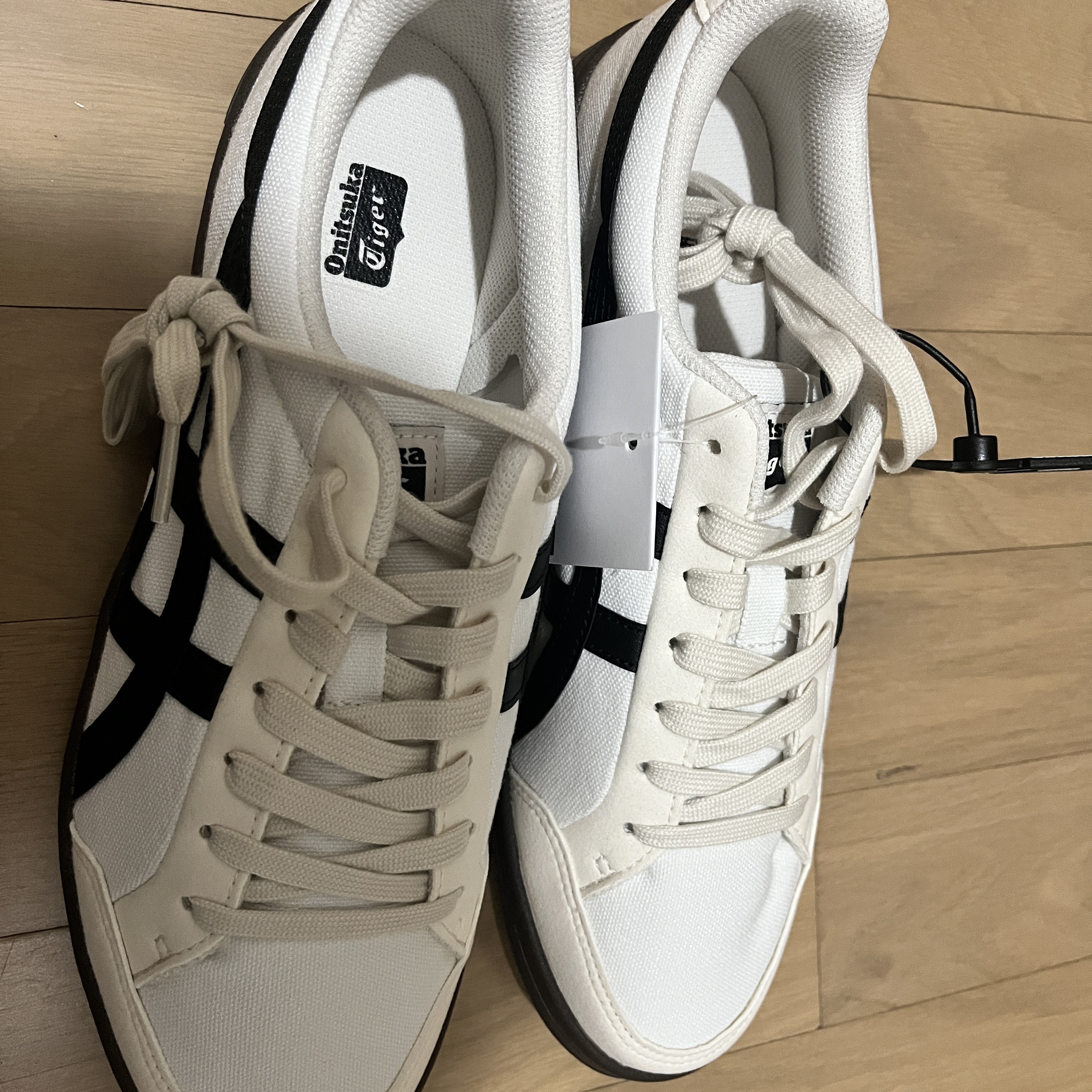 Onitsuka Tiger Advanti Cream White Black 착용 스타일