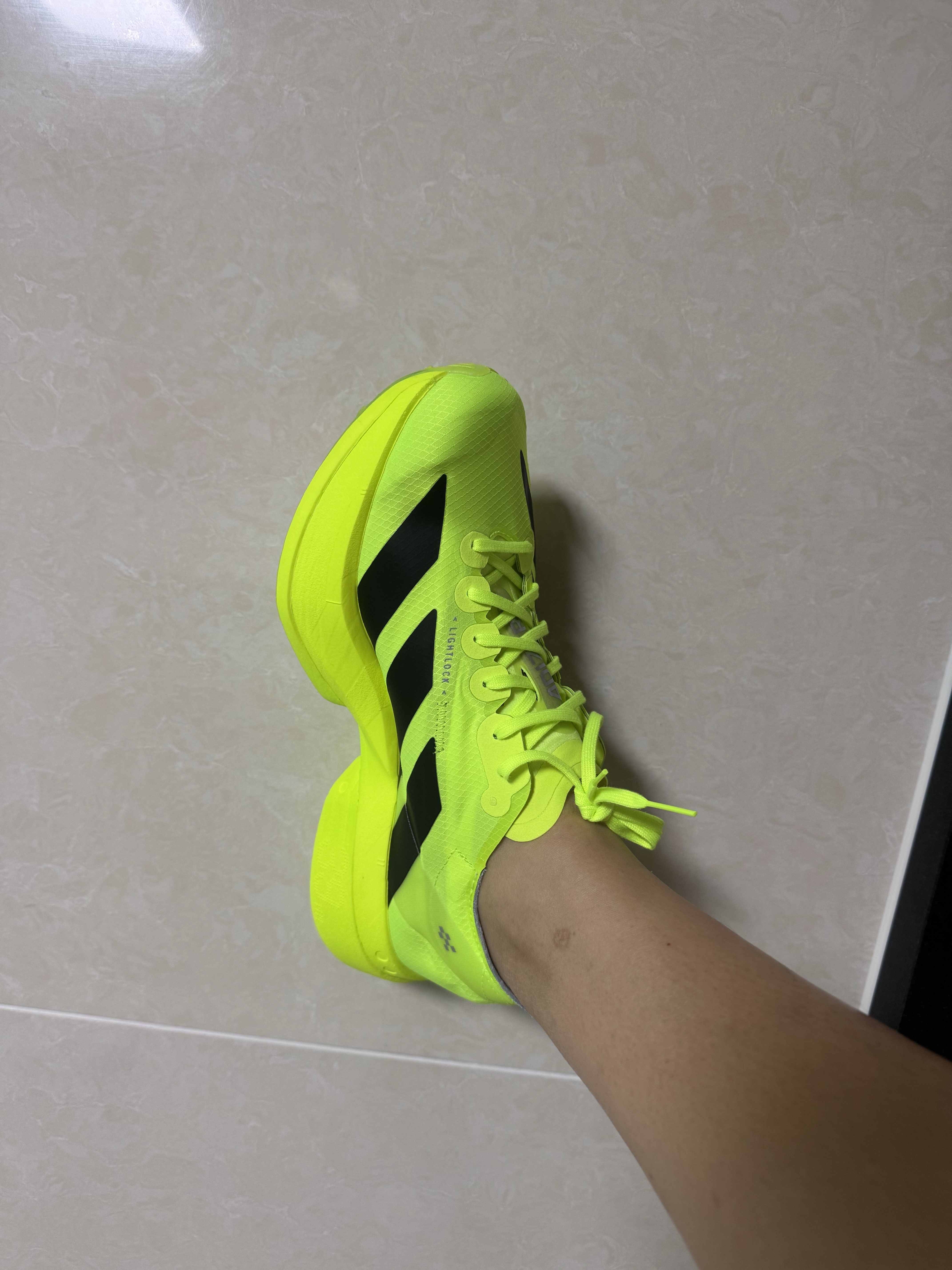 Adidas Adizero Adios Pro 4 Lucid Lemon Core Black 착용 스타일