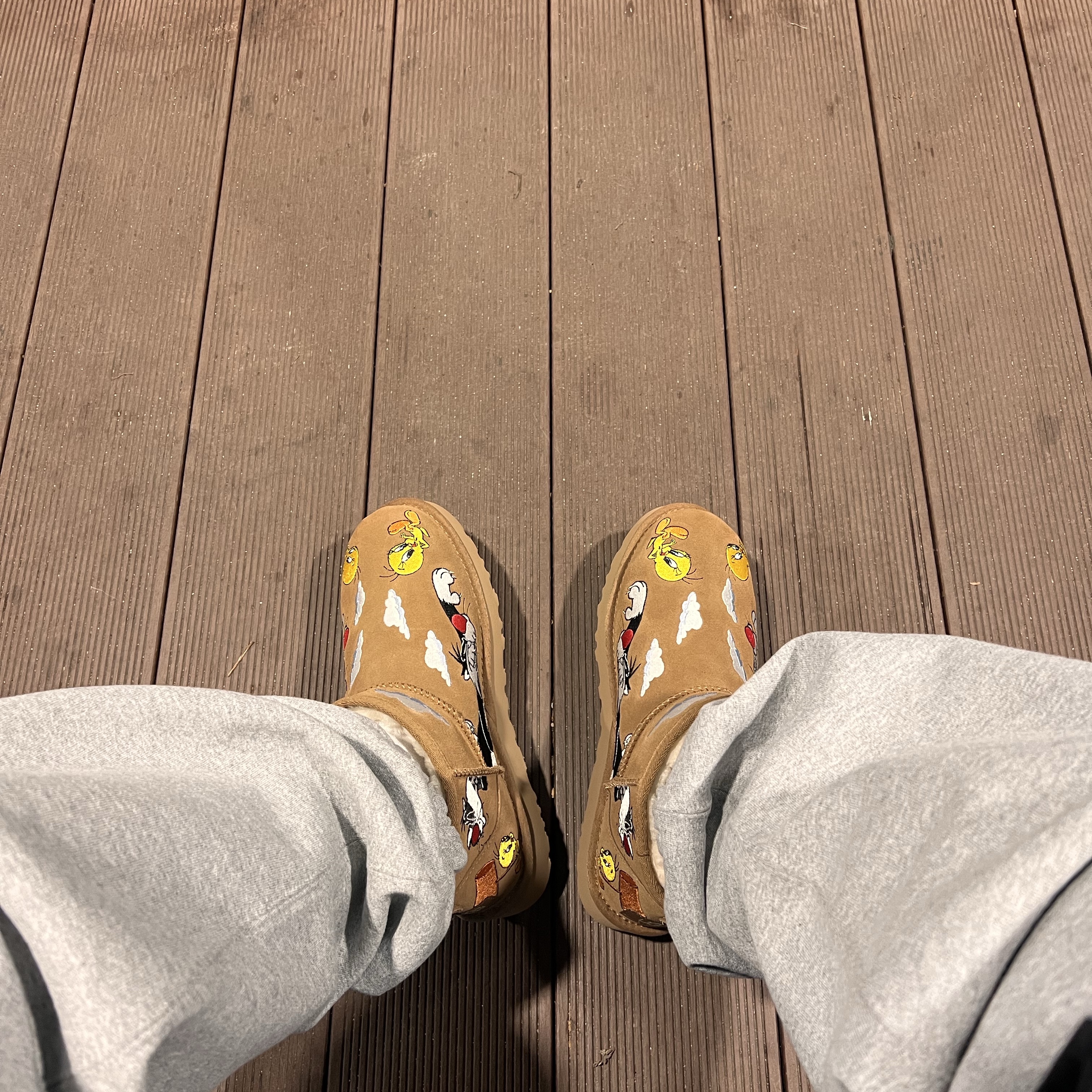 Supreme S Logo Sweatpant Heather Grey - 25FW, UGG x Palace x Looney Tunes Ultra Mini Boot Chestnut 착용 스타일 - 2