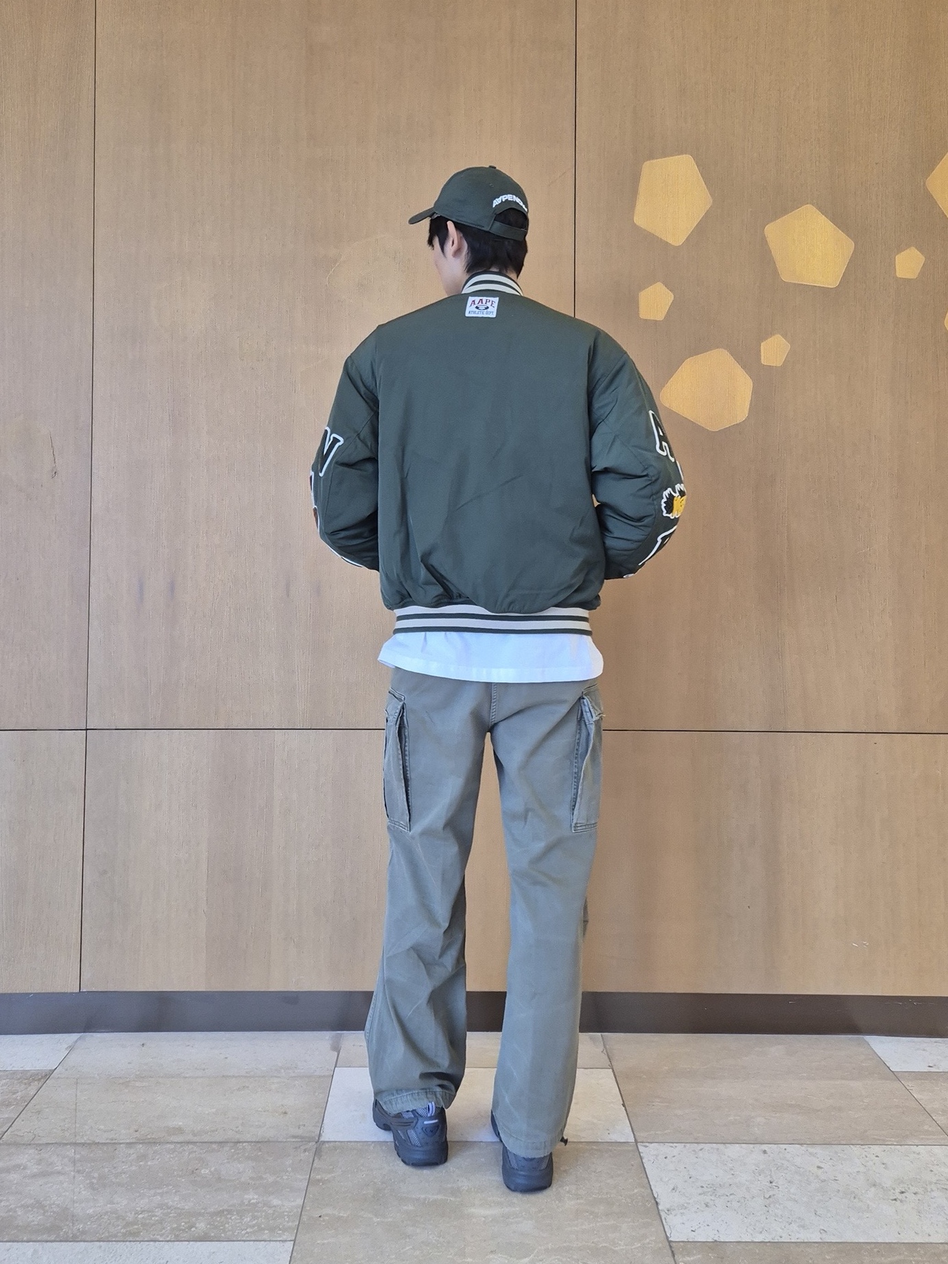 [10% 적립] [KREAM Limited Edition The Trophy Fishing Club] Polo Ralph Lauren Big Cargo Olive - 25FW 착용 스타일 - 6