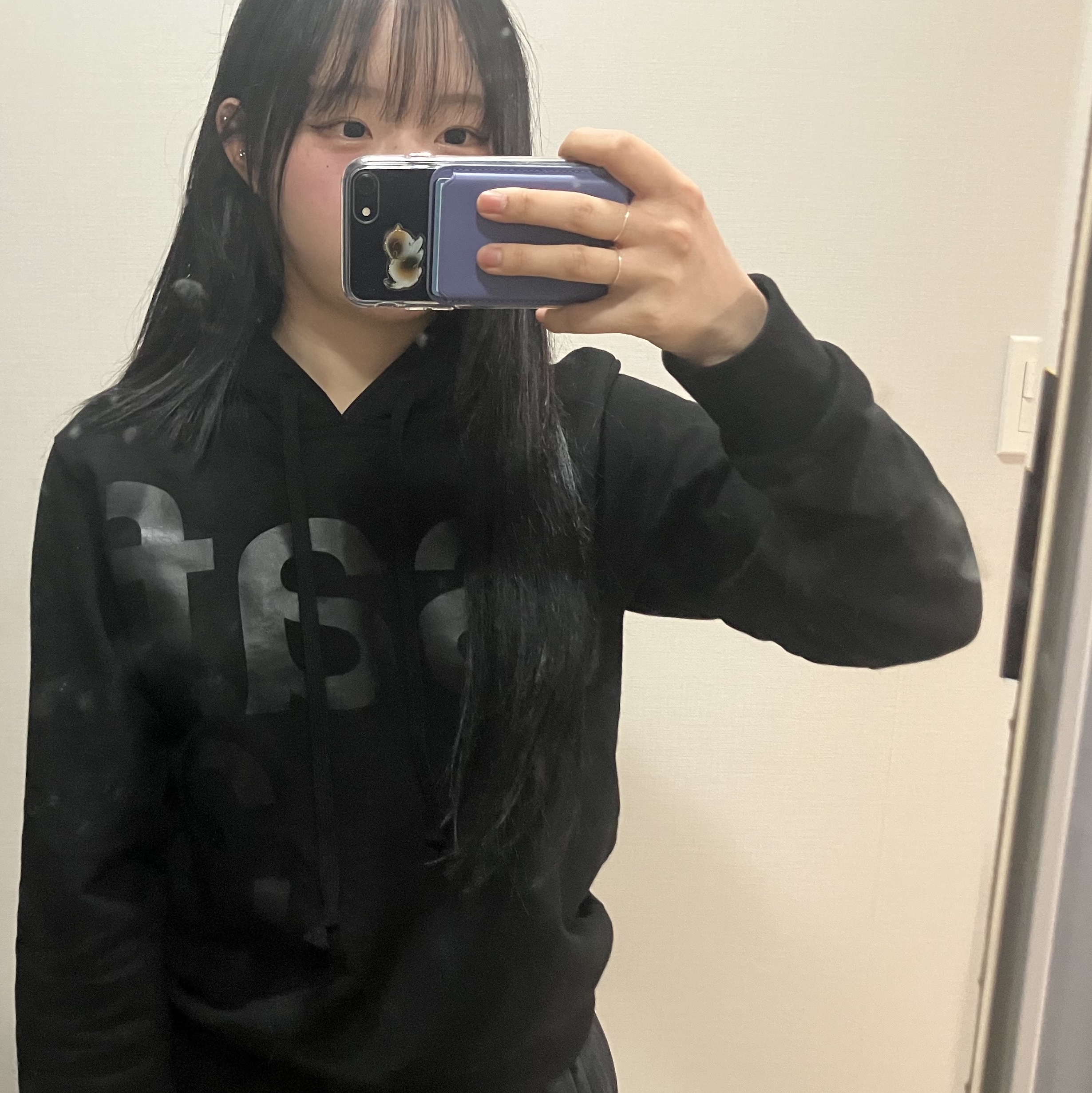 [KREAM 단독] Safarispot Women 1/2 Basic Safari Hoodie Black 착용 스타일 - 1