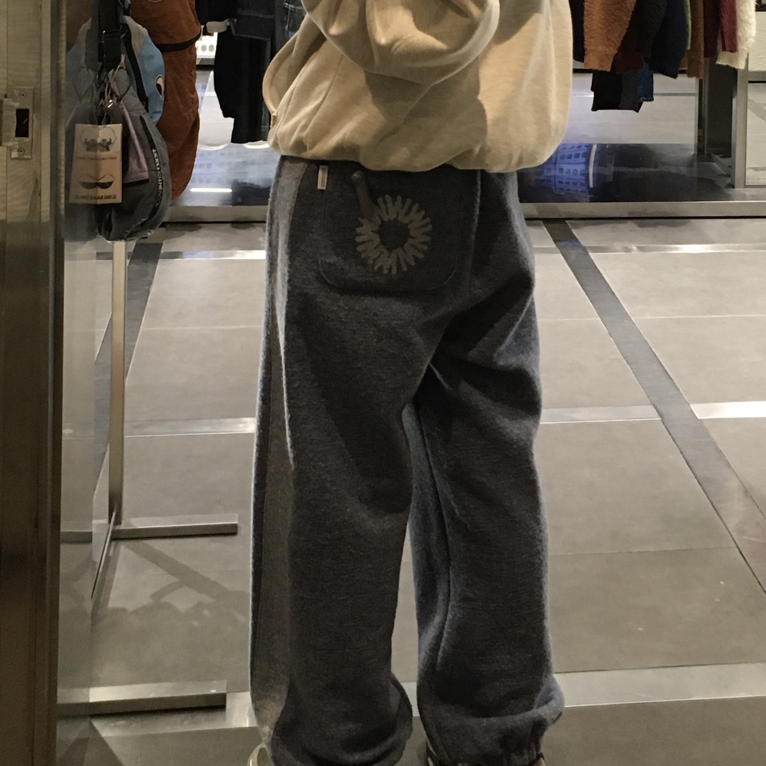 999Humanity EVD Sweat MTM Oatmeal 착용 스타일