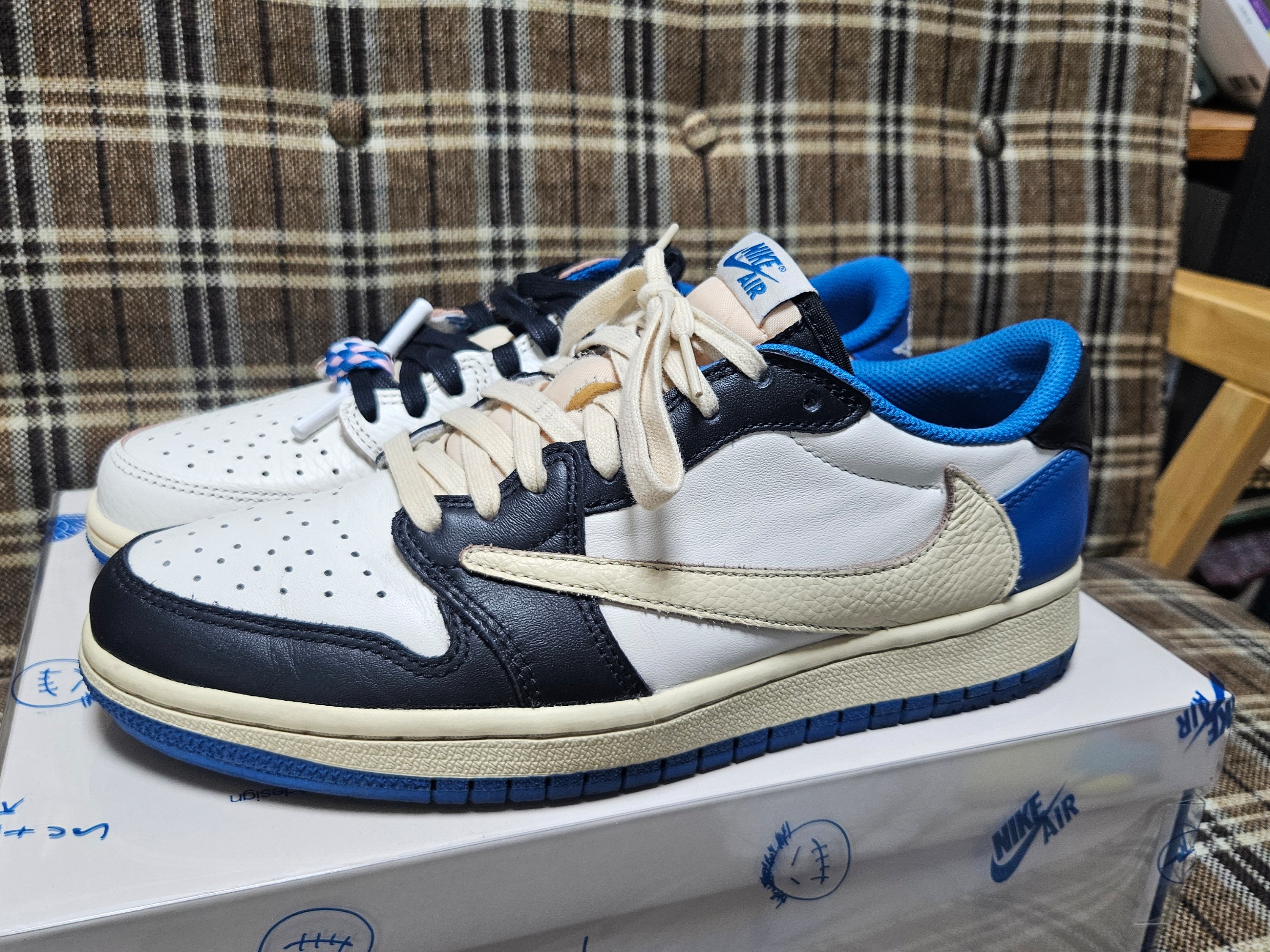 Jordan 1 x Travis Scott x Fragment Retro Low OG SP Sail Military Blue, Jordan 1 x Travis Scott x Fragment Retro Low OG SP Military Blue 착용 스타일 - 6