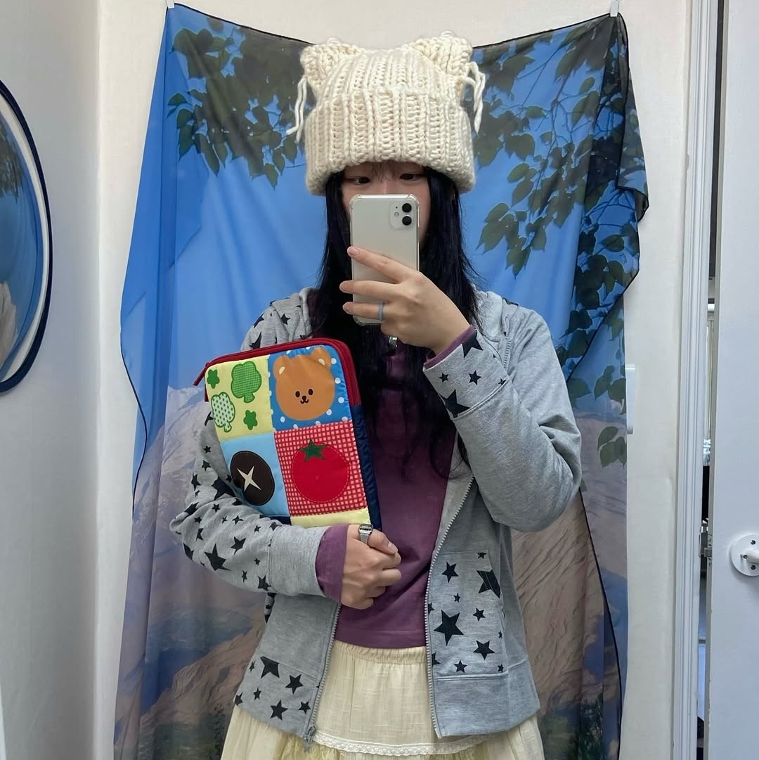 earpearp Veggie Color Block iPad Pouch 11 Inch, earpearp Veggie Color Block iPad Pouch 13 Inch 착용 스타일