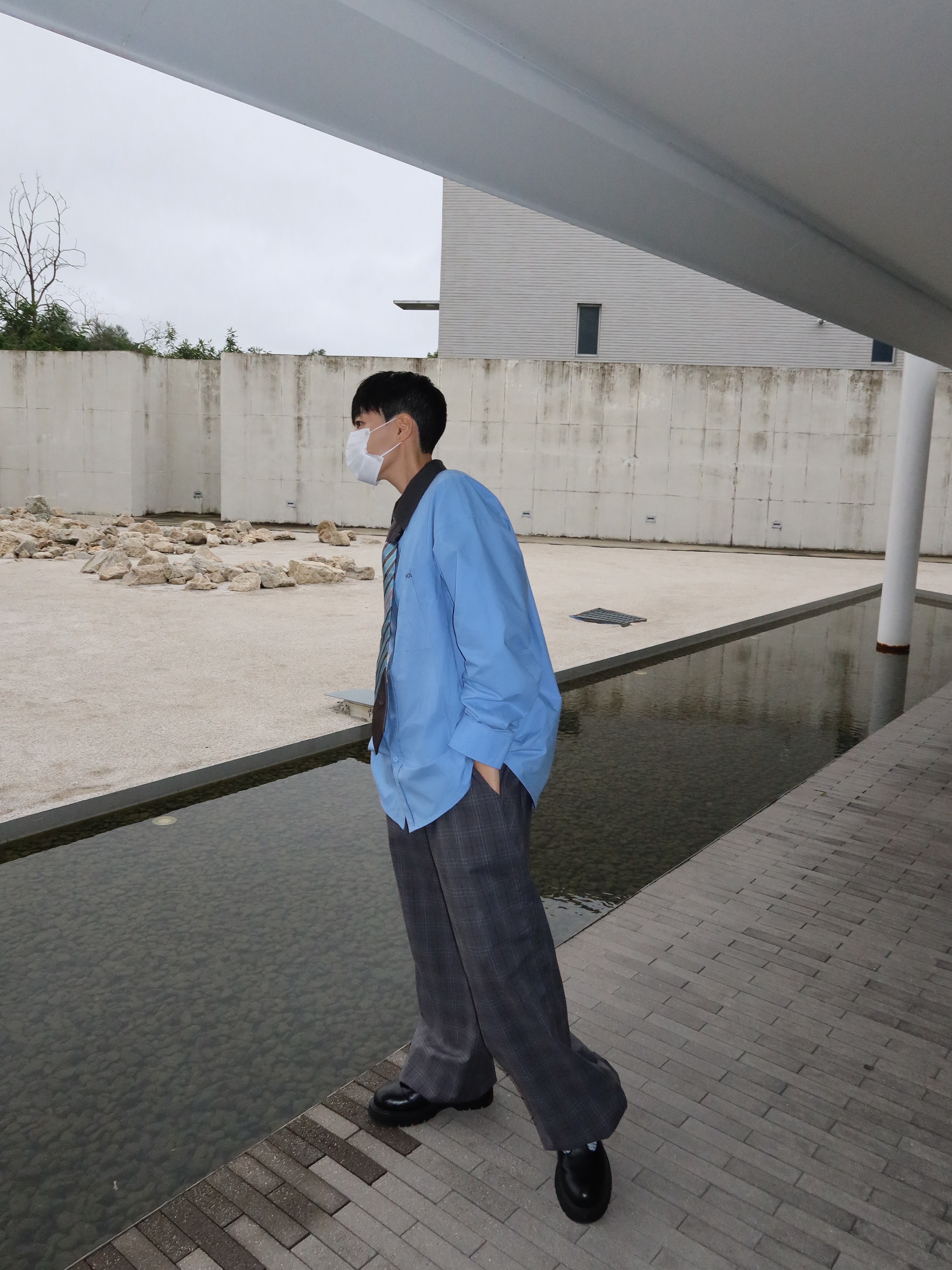 Hono Report Mini Logo Shirts Blue, Hono Report Easy Big Rope Pants Gray Check 착용 스타일 - 3
