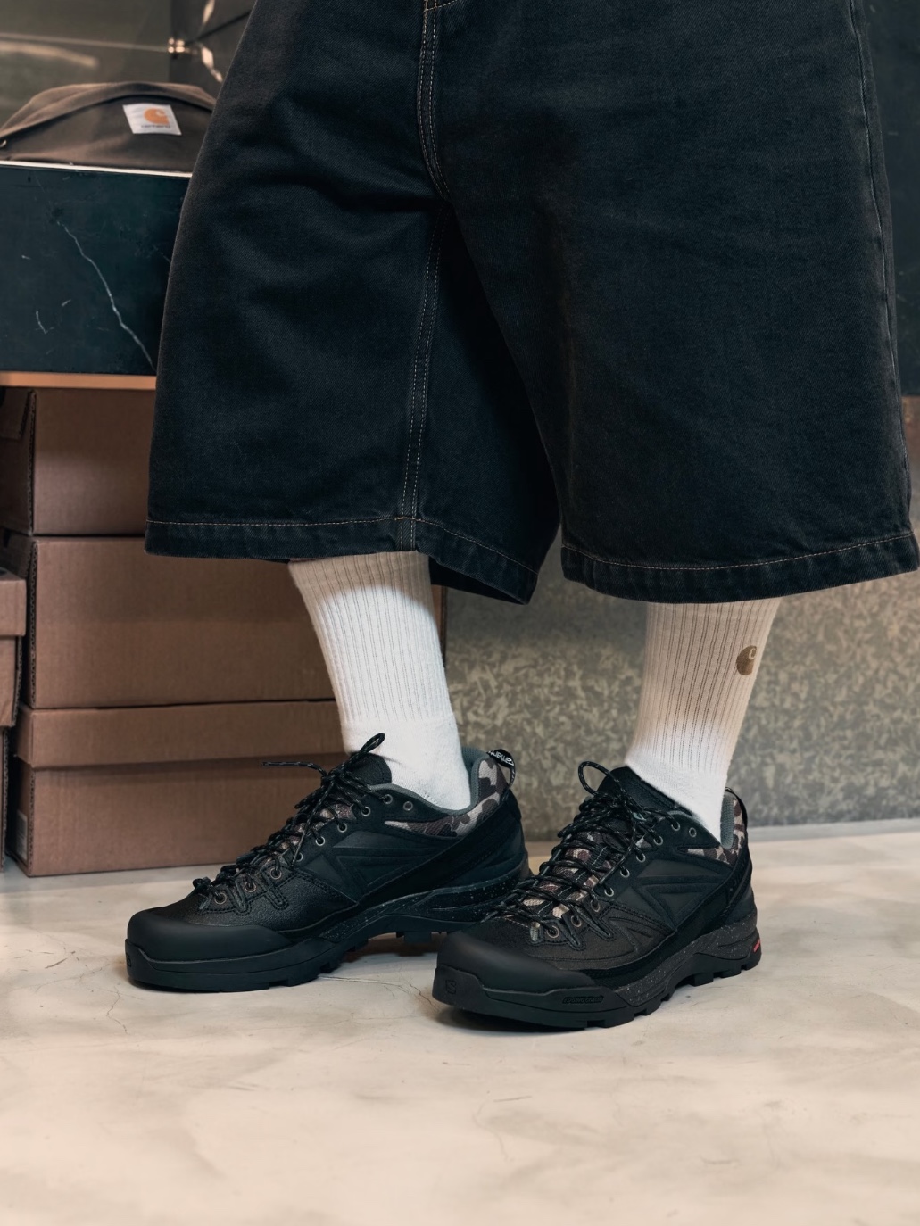 Salomon x Carhartt WIP X-Alp Black 착용 스타일 - 2