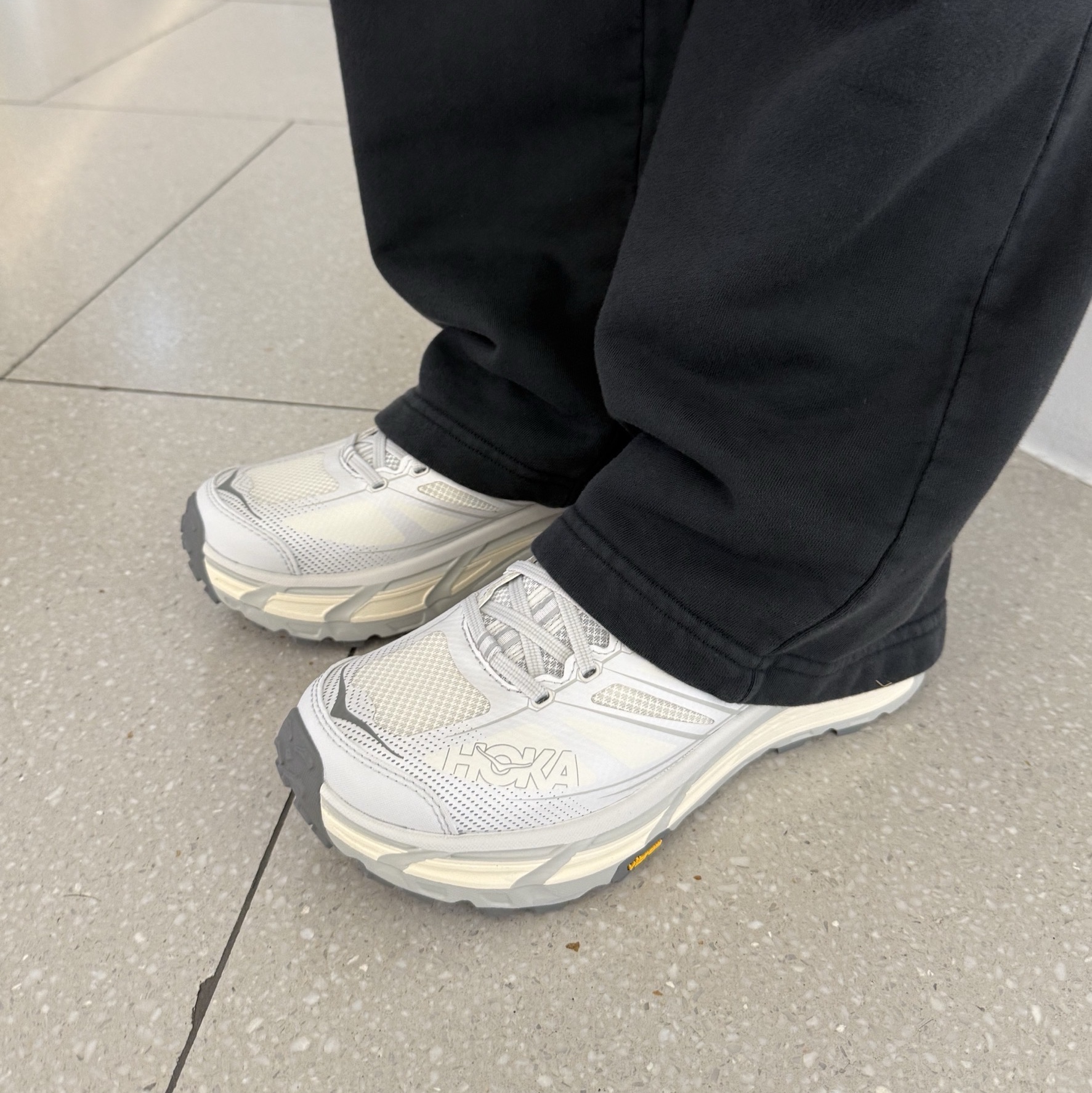 Hoka Mafate Speed 2 Cosmic Grey Alabaster - 25FW 착용 스타일 - 1